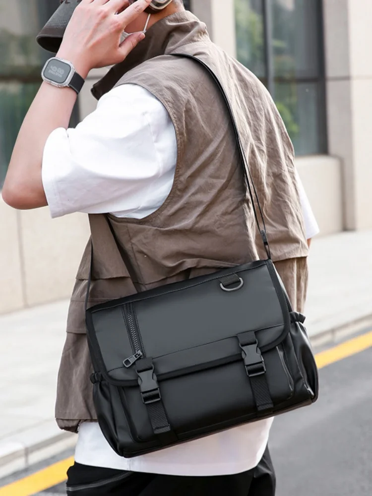 حقيبة كتف واحدة جديدة للرجال بسيطة، حقيبة كروس غير رسمية للاستخدام الخارجي، حقيبة كروس متعددة الوظائف مقاومة للماء ذات سعة كبيرة