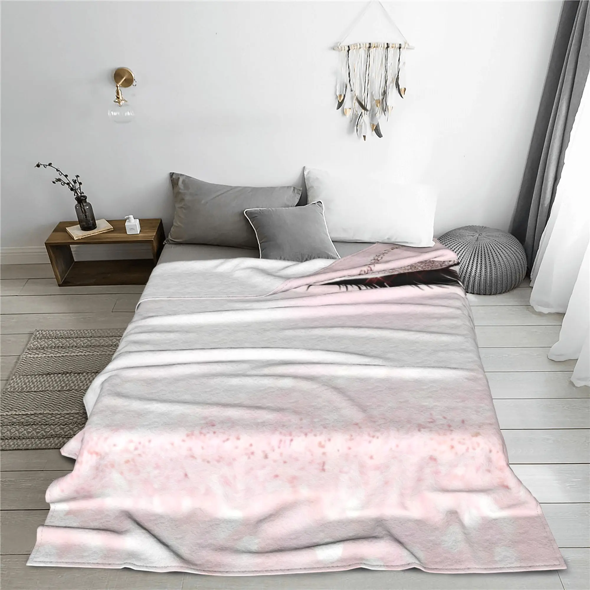 Pink Eyelash Crown Print Fleece Throw Blanket Birthday Gift Blanket for Sofa Travel Super Soft Quilt