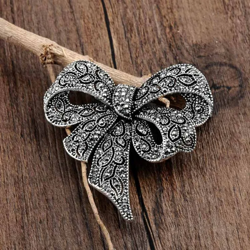 Fashion Retro Alloy Brooch Bow Pin Clothing for Women Jewelry Hot Sale