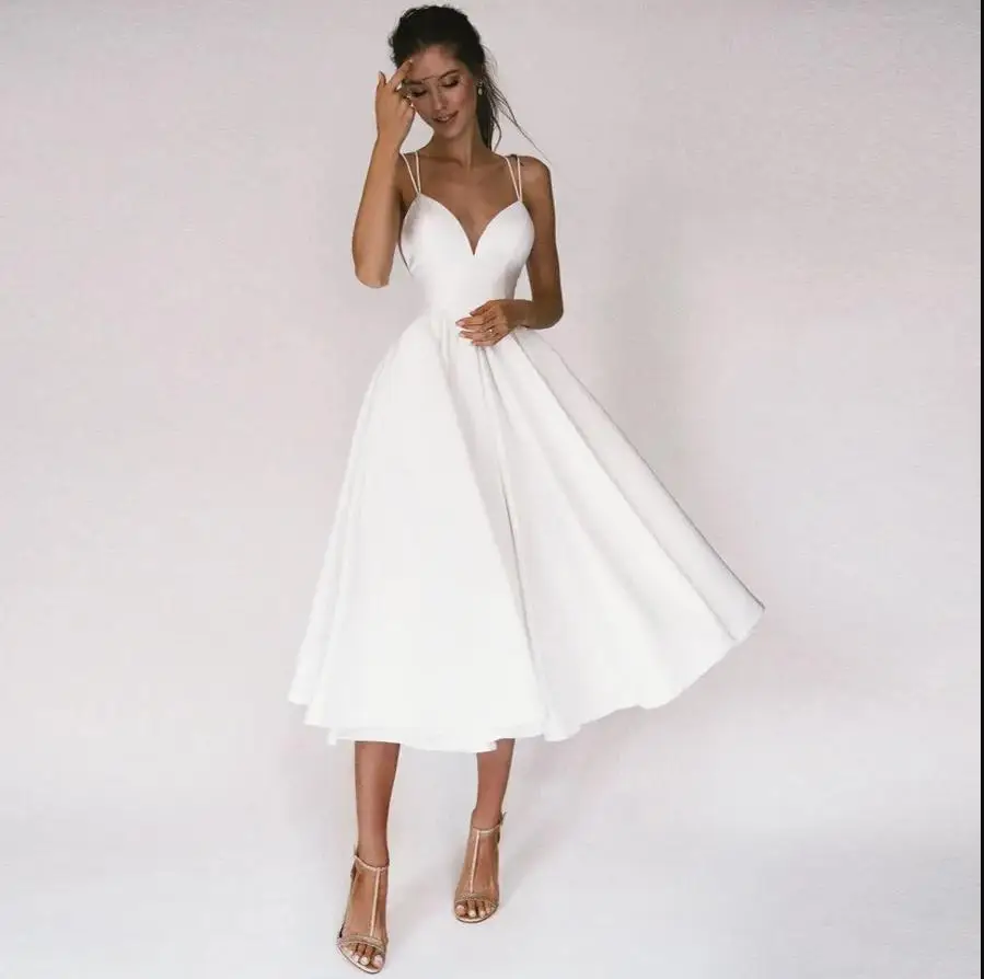 セクシーなショートウェディングドレス 2025 細いストラップ クロスデザイン シンプルなVネック サテン ブライダルドレス Aライン ウェディングドレス 花嫁衣装