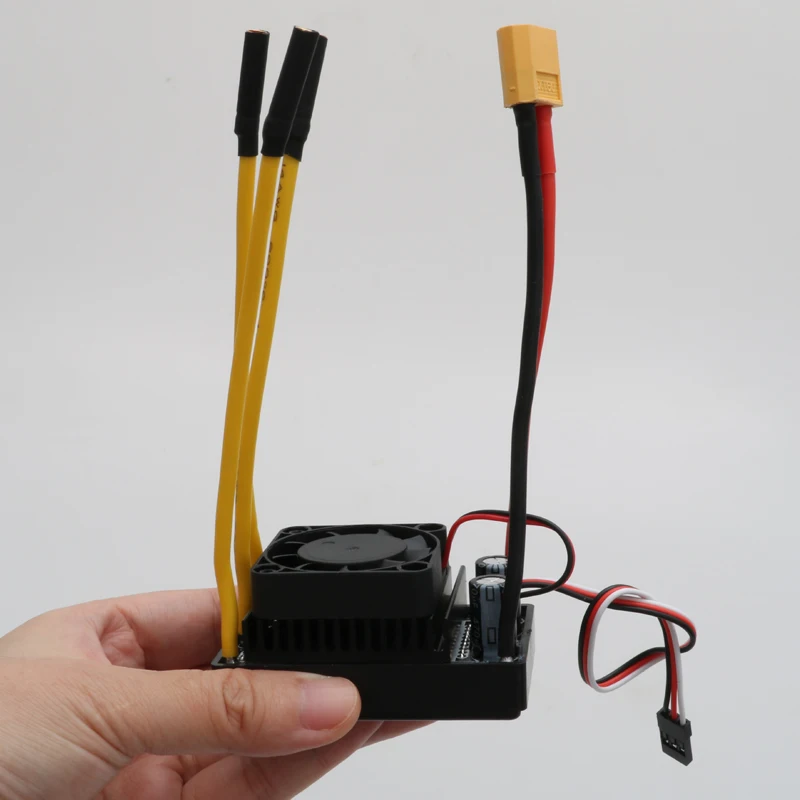 1PCS 2-6S 70A 32-bit Bidirectionele Borstelloze ESC met XT60 Connector Koelventilator Ingebouwde 5V 3A UBEC Module voor RC Boot ROV