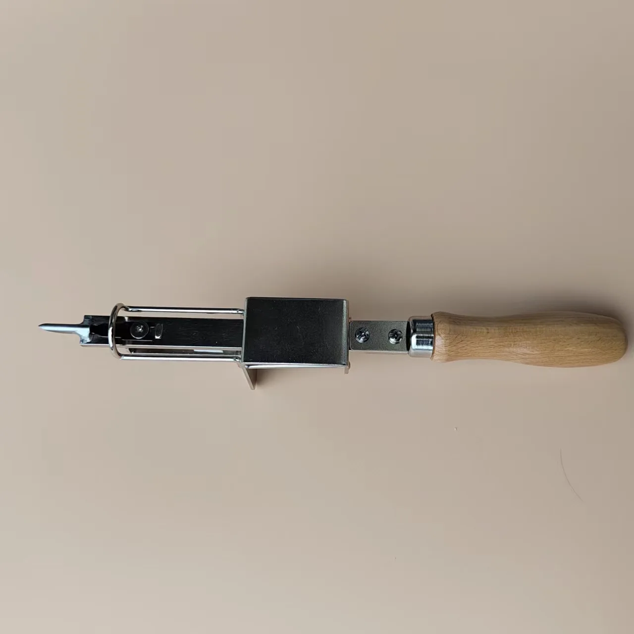 New Handmade Carpet Tufting Gun Manual Speed Tufting Tool DIY Handmade Embroidered Carpet.