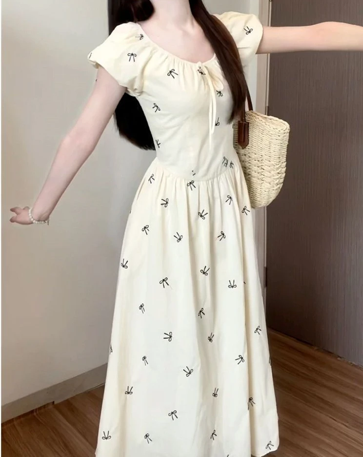 Abito da donna con maniche a sbuffo francese con gonna lunga floreale con temperamento estivo in vita