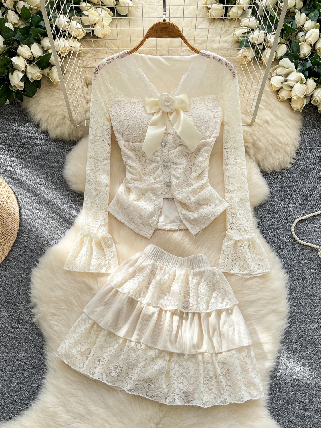 

Комплект из двух предметов с кружевным топом и юбкой с высокой талией и узлом V Ne Long Sve для женщин Faionable Commute...