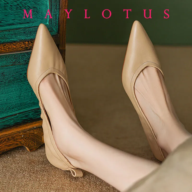 

2025 New office lady elegant black shoes Women's pointed Toe mid Heels 2024 new Genuine leather retro pumps