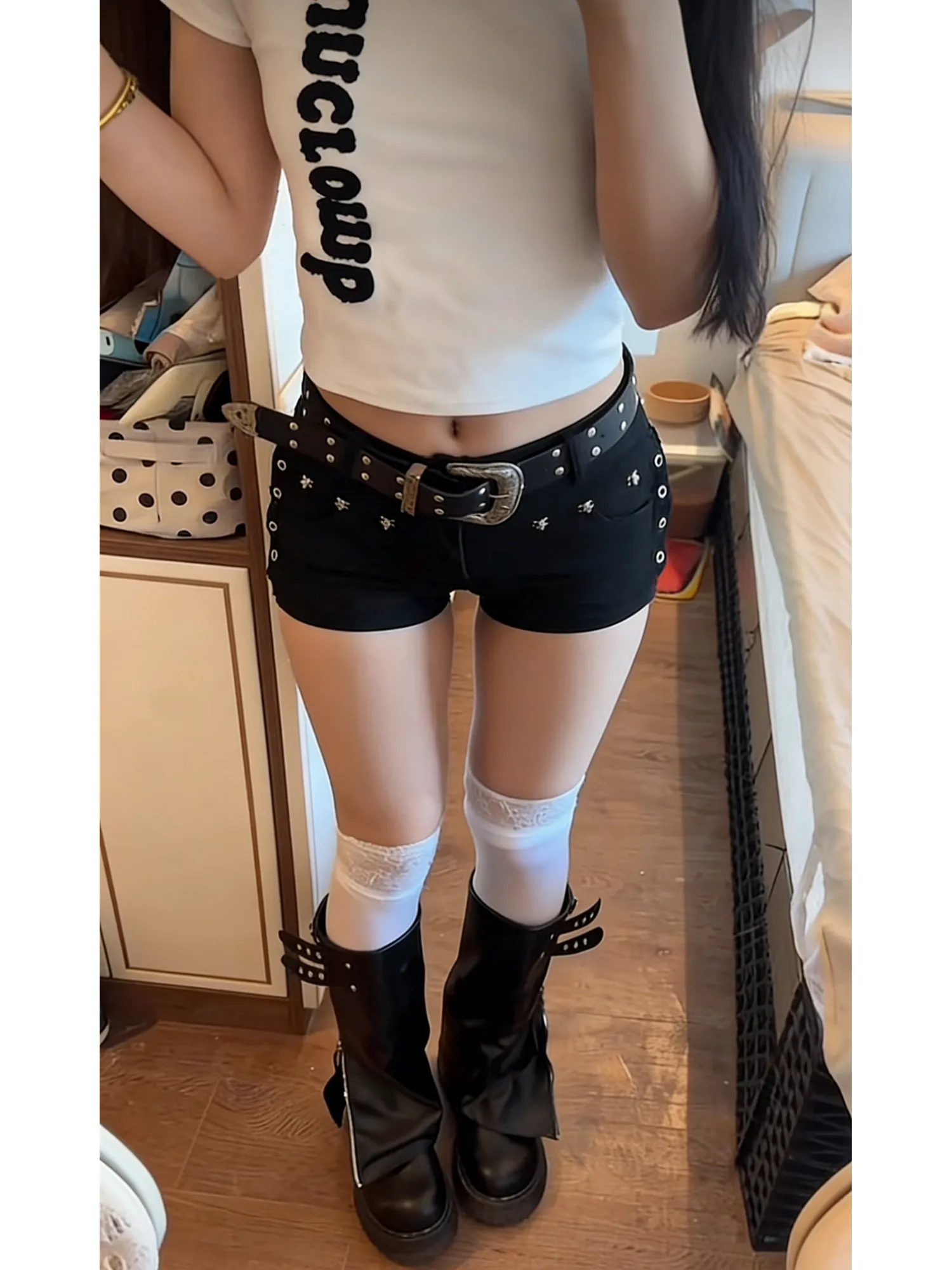 

American Retro Spicy Girl Rivet Y2K Dark High Waist Elastic Denim Shorts Women's Tight Slimming Butt Hugging Hot Pants