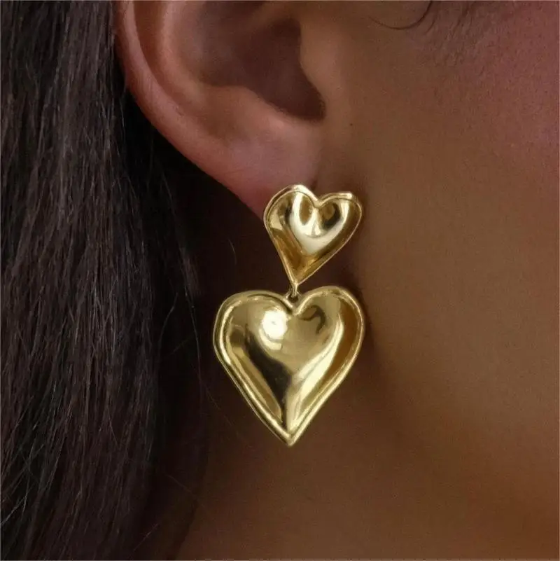 Simple Elegant Romantic Love Stitching Earrings Creative Simple And Fashionable Metallic Heart Earrings