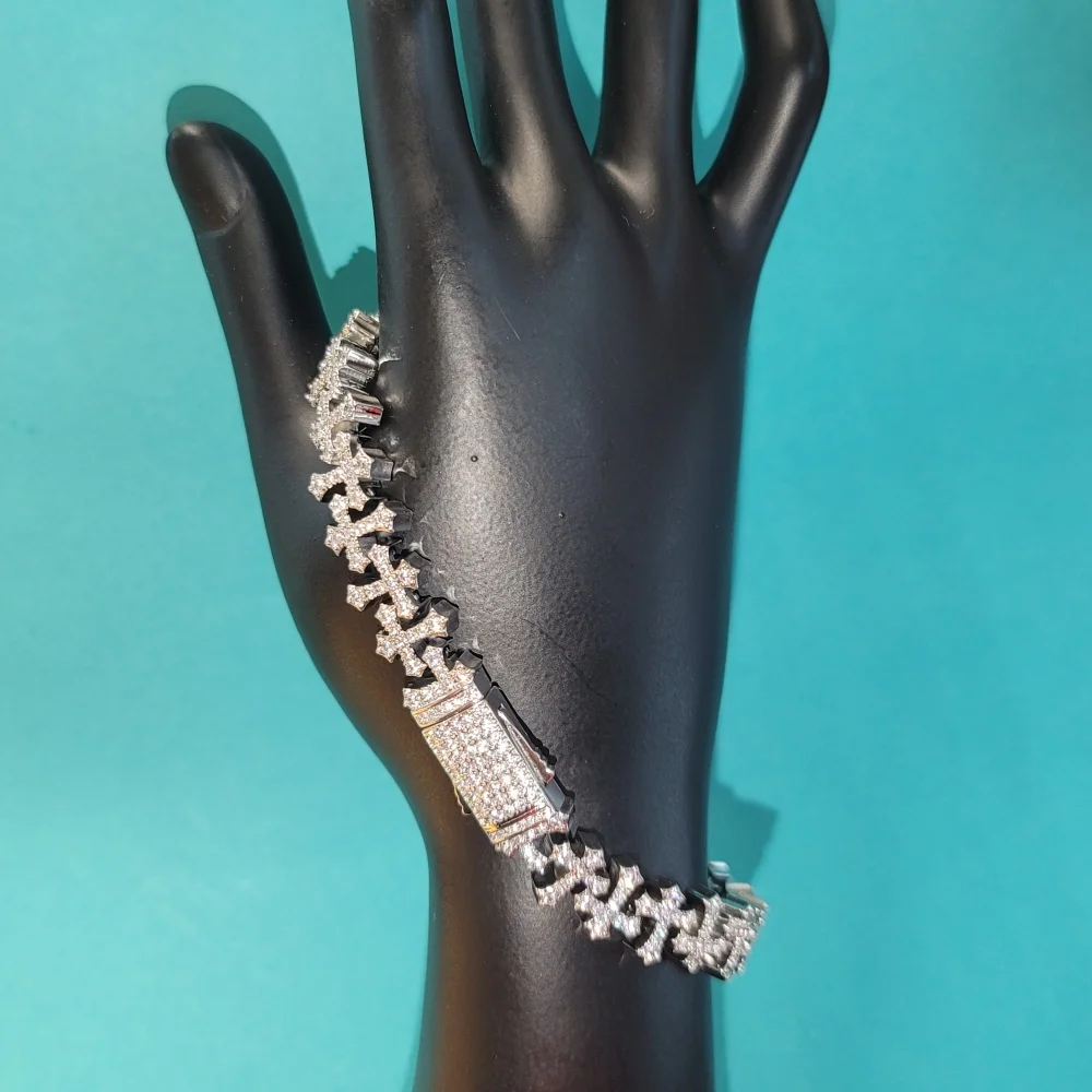 Fashion Iced Out Cross Chain A Charming Bracelet Made Up Of Many Small Crosses Hip Hop Jeweled chains Gifts For Women Men