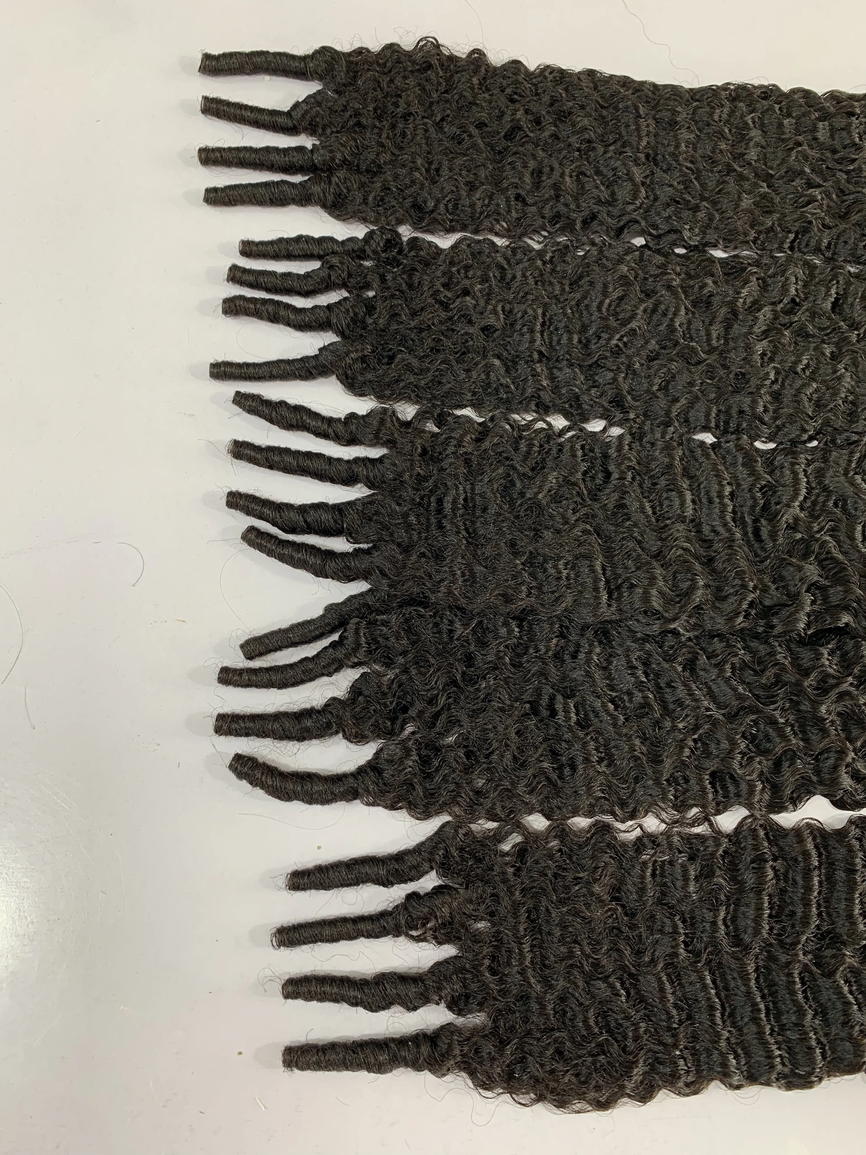 

Бирманские вьющиеся пучки человеческих волос Индийские необработанные вьющиеся пучки волос Волна Пучок человеческих волос Спиральные кудри Двойной уток