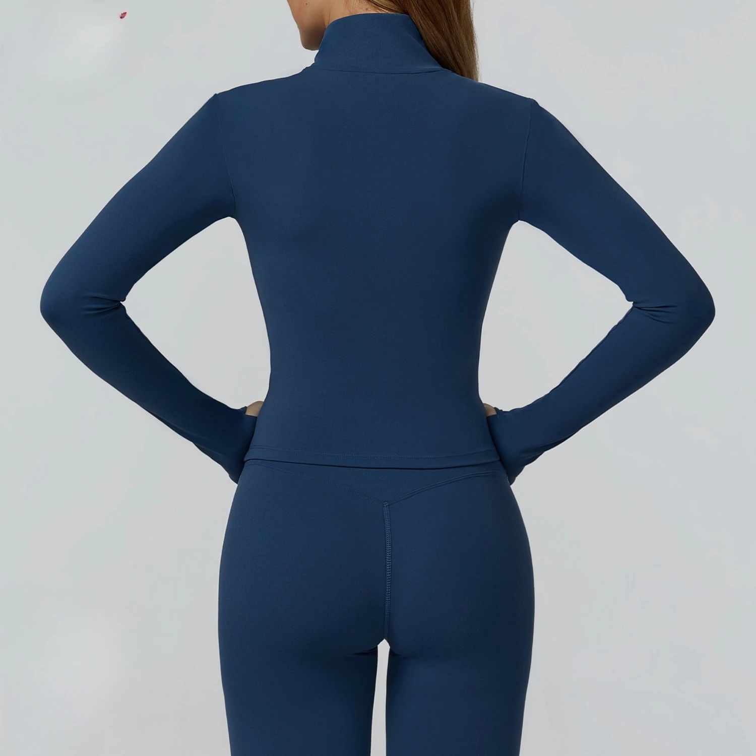 سترة يوجا نسائية جديدة ذات ألوان متباينة بشعار مخصص وسحاب مقاوم للرياح وضيق للرياضات الخارجية والجري واللياقة البدنية