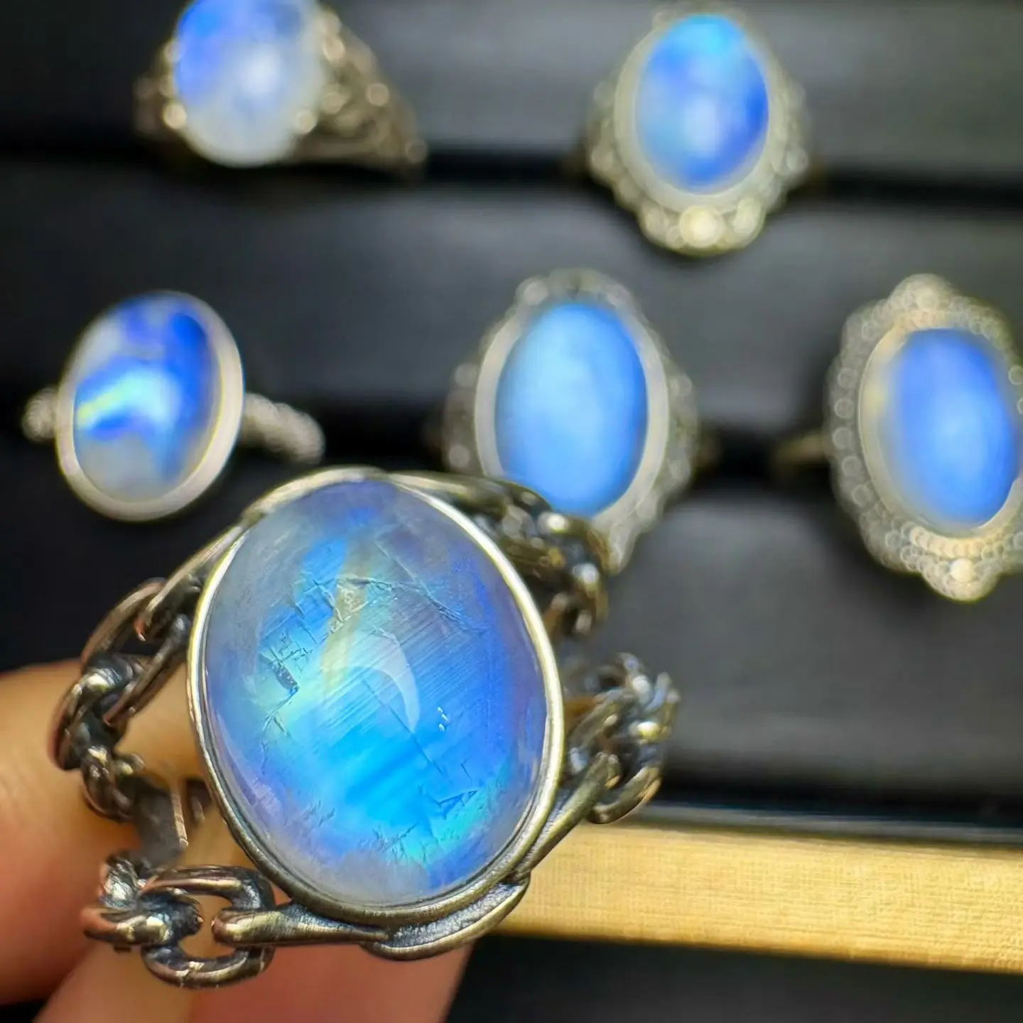 1 Pc Fengbaowu Natural Blue Moonstone Ring Oval Cabochon Ring 925 Sterling Silver Resizable Fashion Jewelry Gift Women