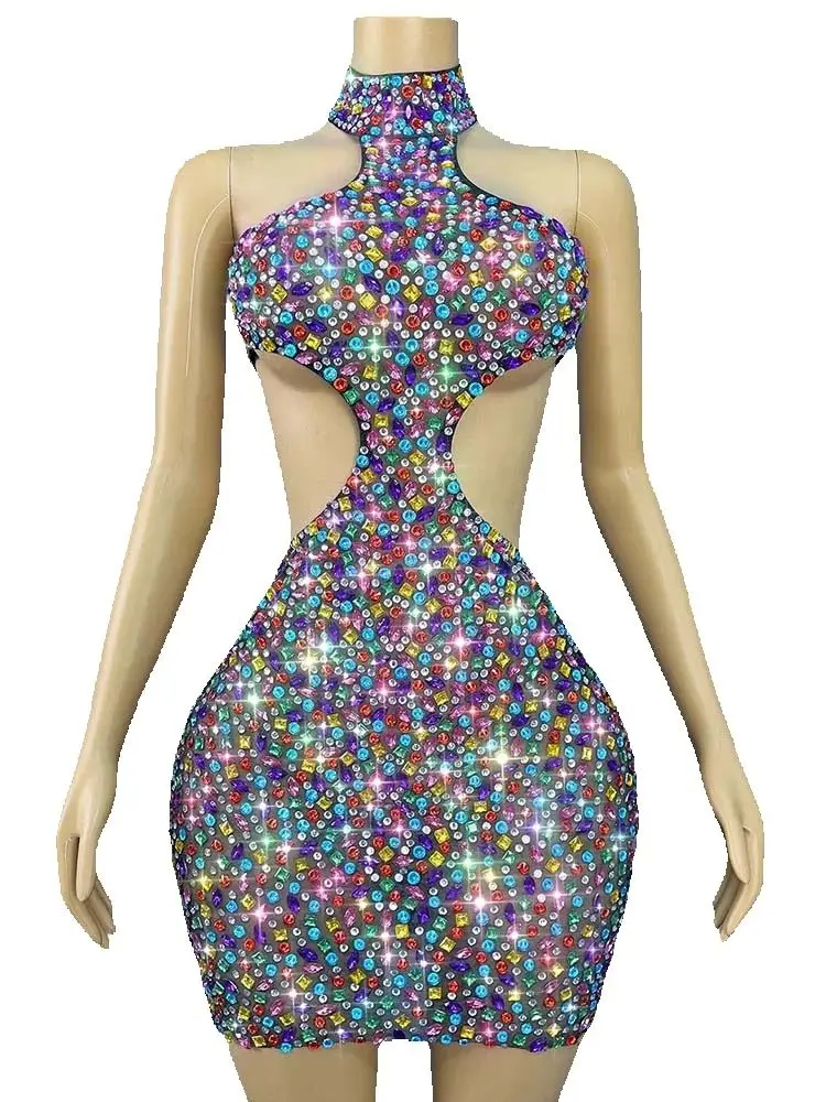 جودة عالية لامعة اللون الساخن الماس مثير معلقة الرقبة فستان بدون ظهر 2025 موضة جديدة مخصصة الملابس النسائية