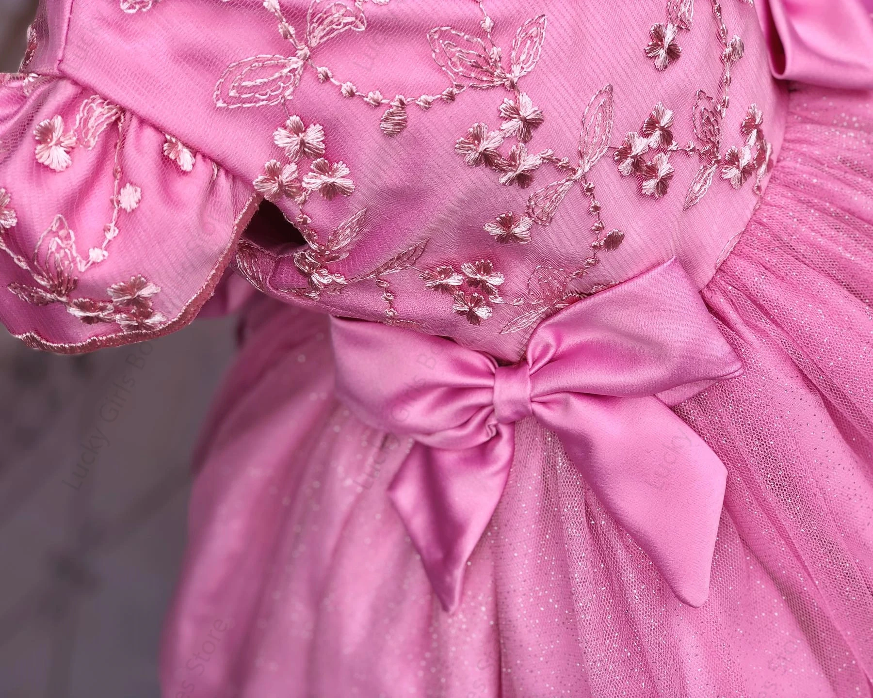 Robe de demoiselle d'honneur en satin rose, appliques de paillettes, boule de paillettes, quel que soit l'anniversaire des enfants, quels que soient les nœuds, petite fille, reconstitution historique à plusieurs niveaux