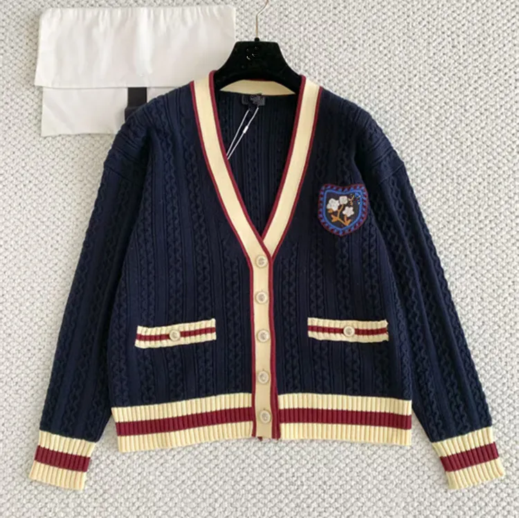 

Customized European and American women's clothing winter 2025 Long-sleeved color-blocking cashmere knitted sweater Cardigan