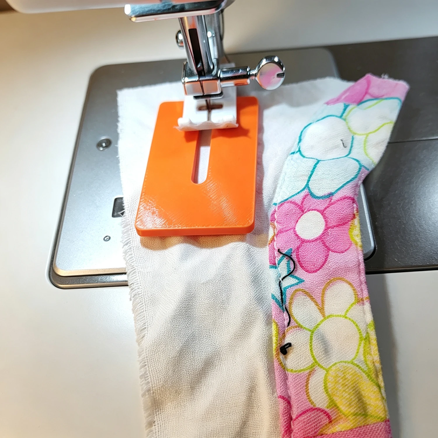 1/3Pcs Hump Jumper Sewing Seam Guide Tool Jeans Thin&Thick Fabric Sewing Leveler Presser Foot Helper Sewing Machine Presser Foot