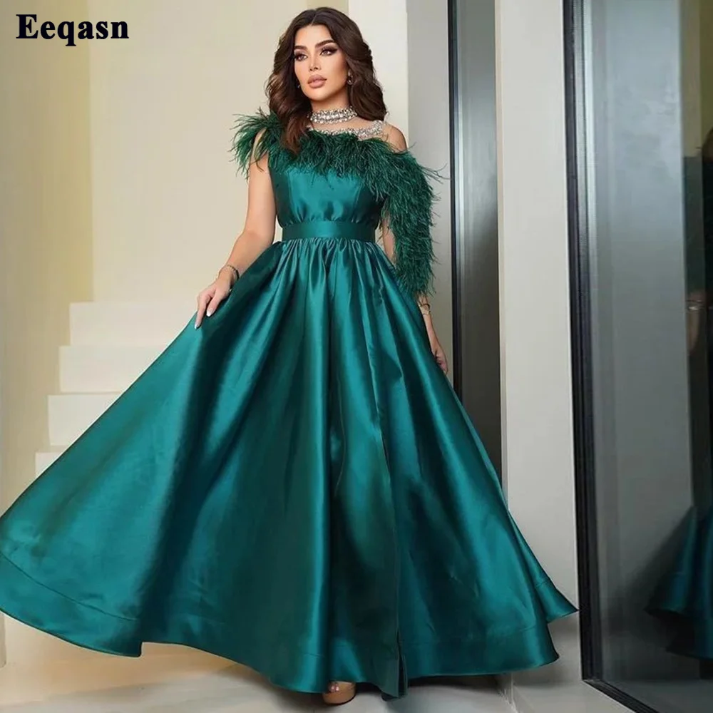 

Eeqasn A Line Satin Arabia Prom Dresses Long Pleats Evening Gowns Slit Front Feathers Formal Women Dress Evening Party Wear