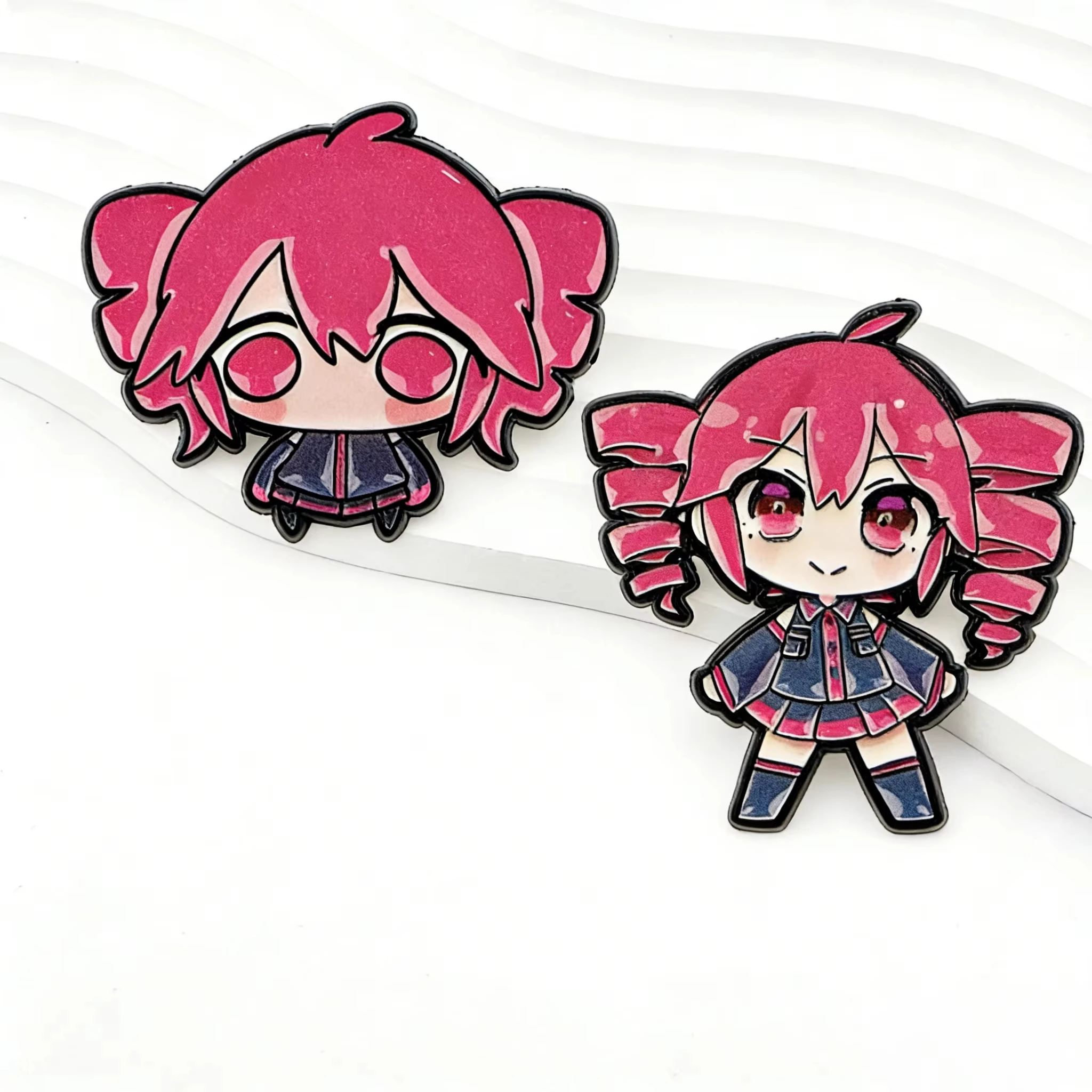 Stilvolle Kawaii Anime-Mädchen Emaille-Anstecknadeln Cartoon-Charaktere Broschen Revers-Abzeichen Aktentaschen-Accessoires Dekoration Schmuck Geschenke