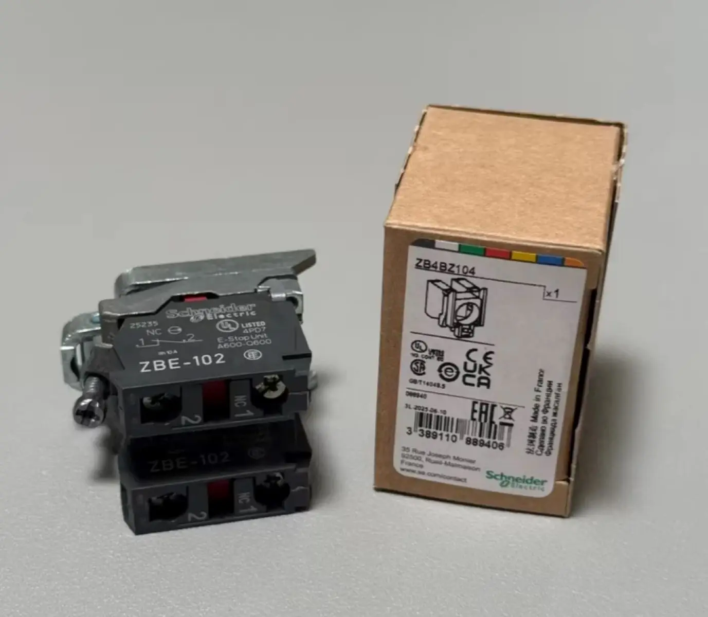

ZB4BZ104 single contact block with body/fixing collar 2NC screw clamp terminal