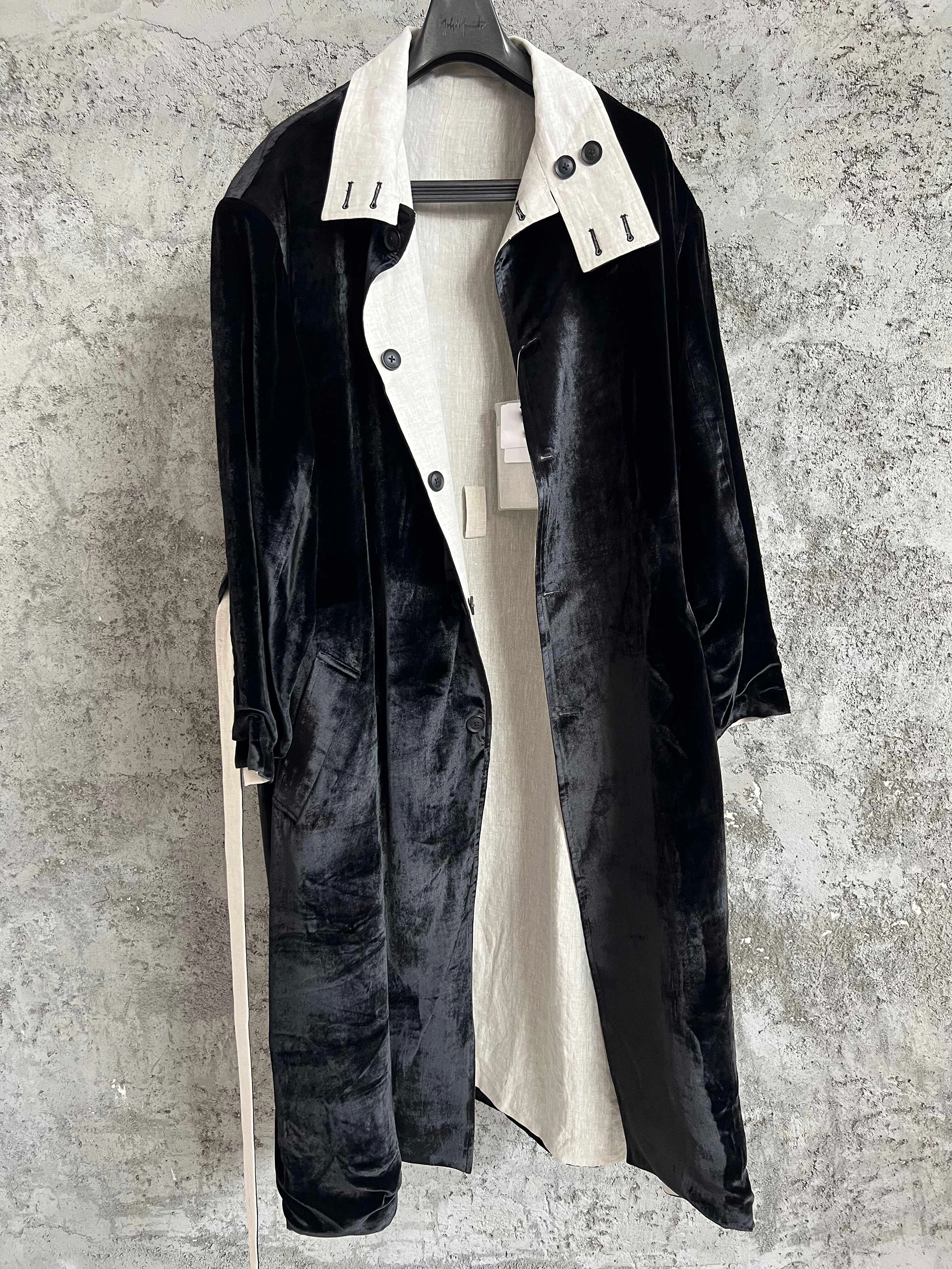 TOP-YAMAMOTO velvet long coat with black and white flocking buckles on both sides