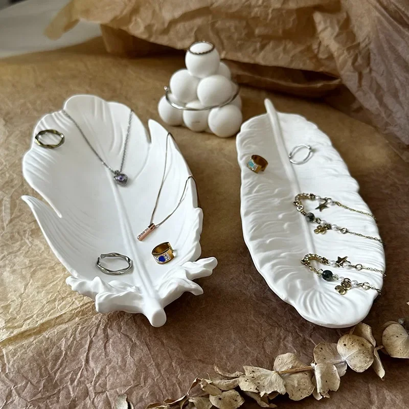 Necklace design plate artistic sense gypsum feather plate jewelry display photo props jewelry display plate jewelry pose