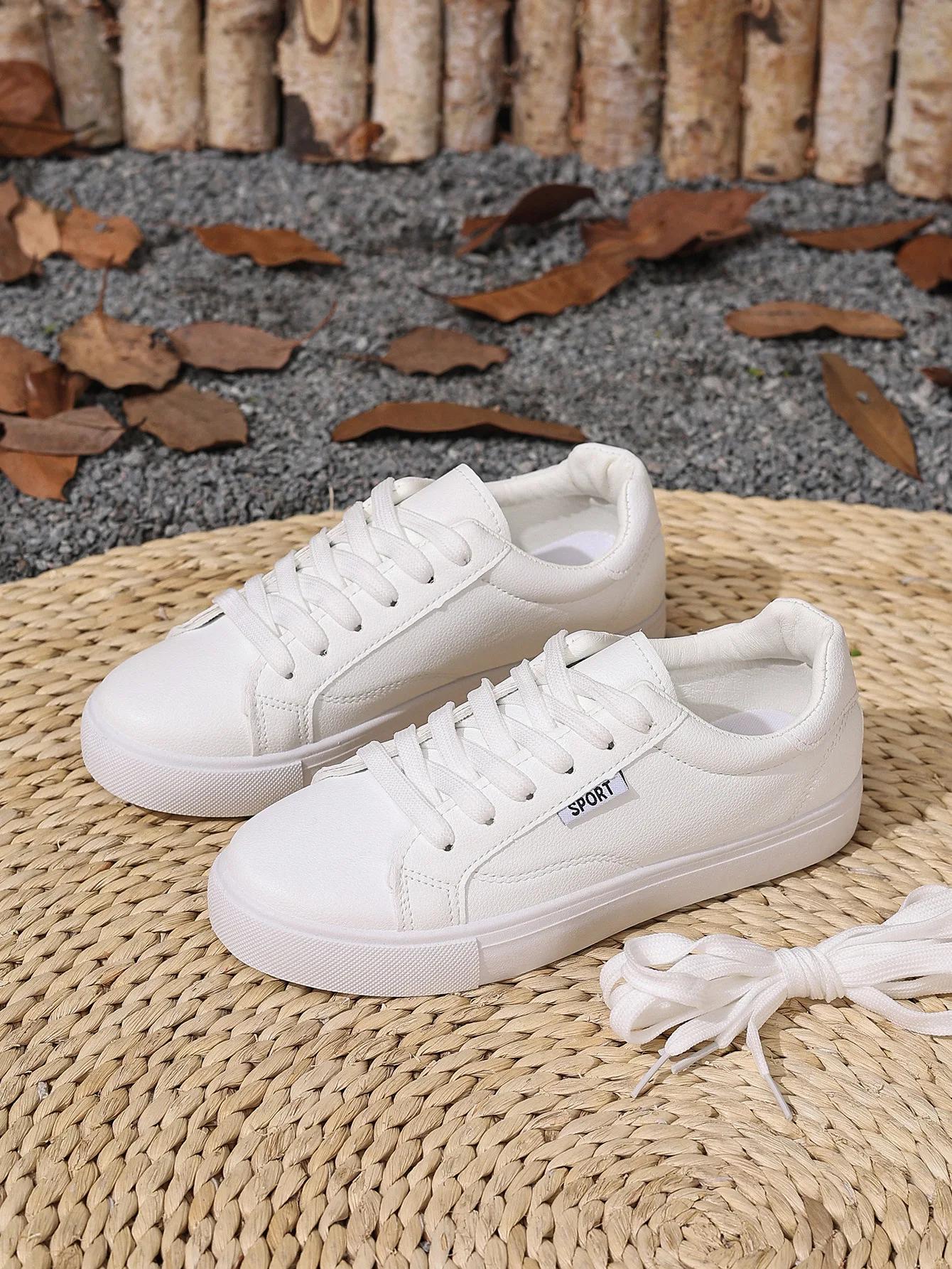 Flache weiße Schuhe für Damen, Frühling und Herbst, Sneakers aus Leder, modische Freizeitschuhe mit Schnürung, Studenten-College-Stil, Board-Schuhe für Frauen. – Detail 2