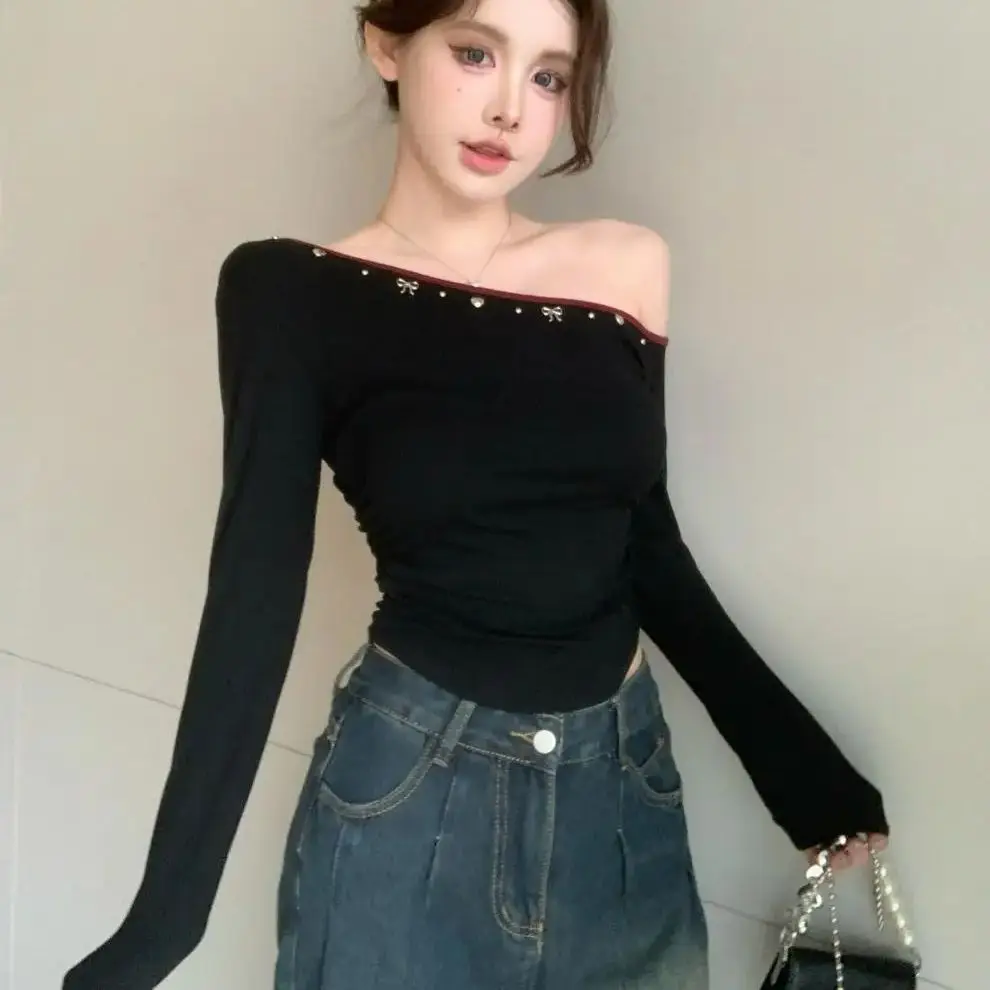 Red off-the-shoulder Skew collar bowknot rivet long-sleeved top with pleated waist and slimming bottoming T-shirt for women