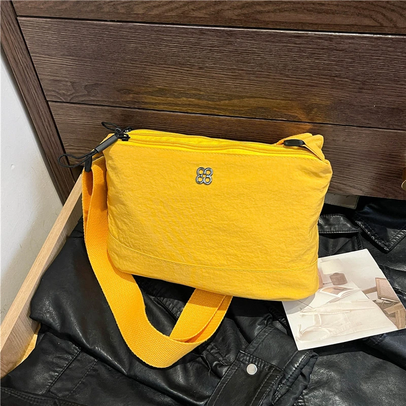 

Simple and Fashionable Canvas Bag for Women's Autumn New Casual Versatile Commuting Crossbody Small Square Bag Un Sac Épaule