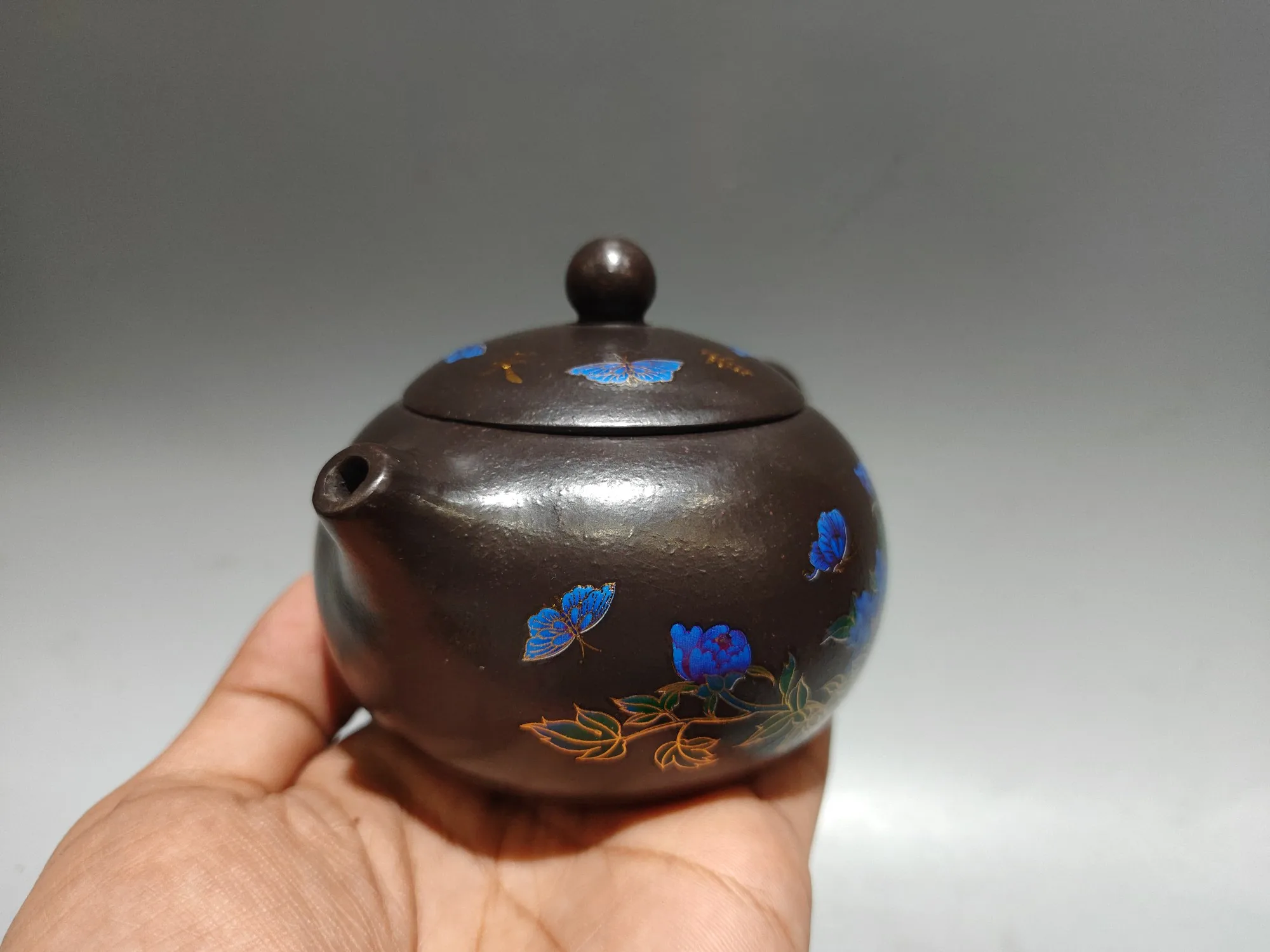 Antique collection color-changing Xishi pot original ore old purple mud purple sand pot.