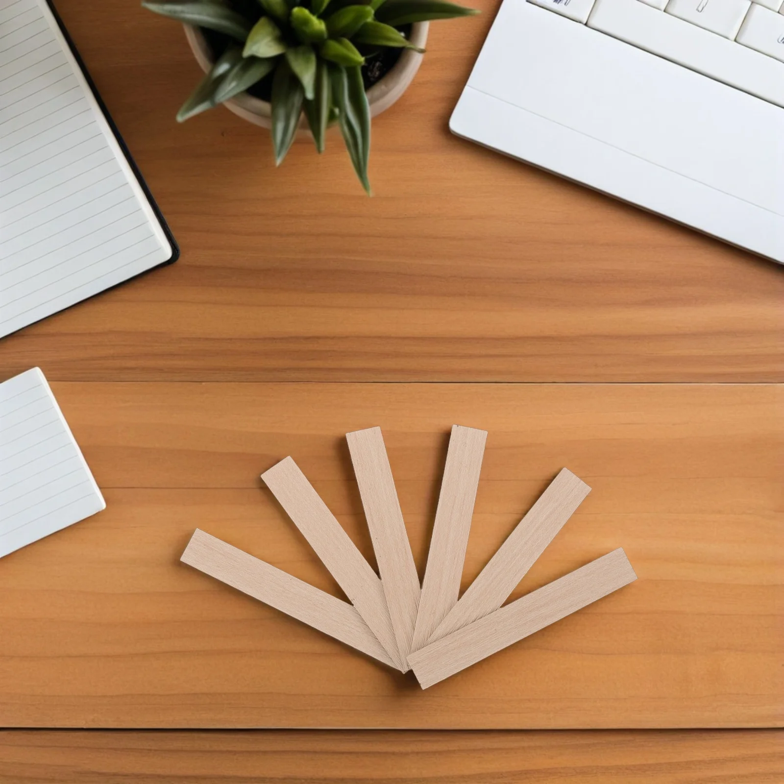 40 szt. Mini Deski Podłogowe do Kolażu Samoprzylepne Drewniane Płytki Podłogowe do Domku dla Lalek Realistyczne Panele z Włóknem Drewna Łatwy Montaż Rękodzieło