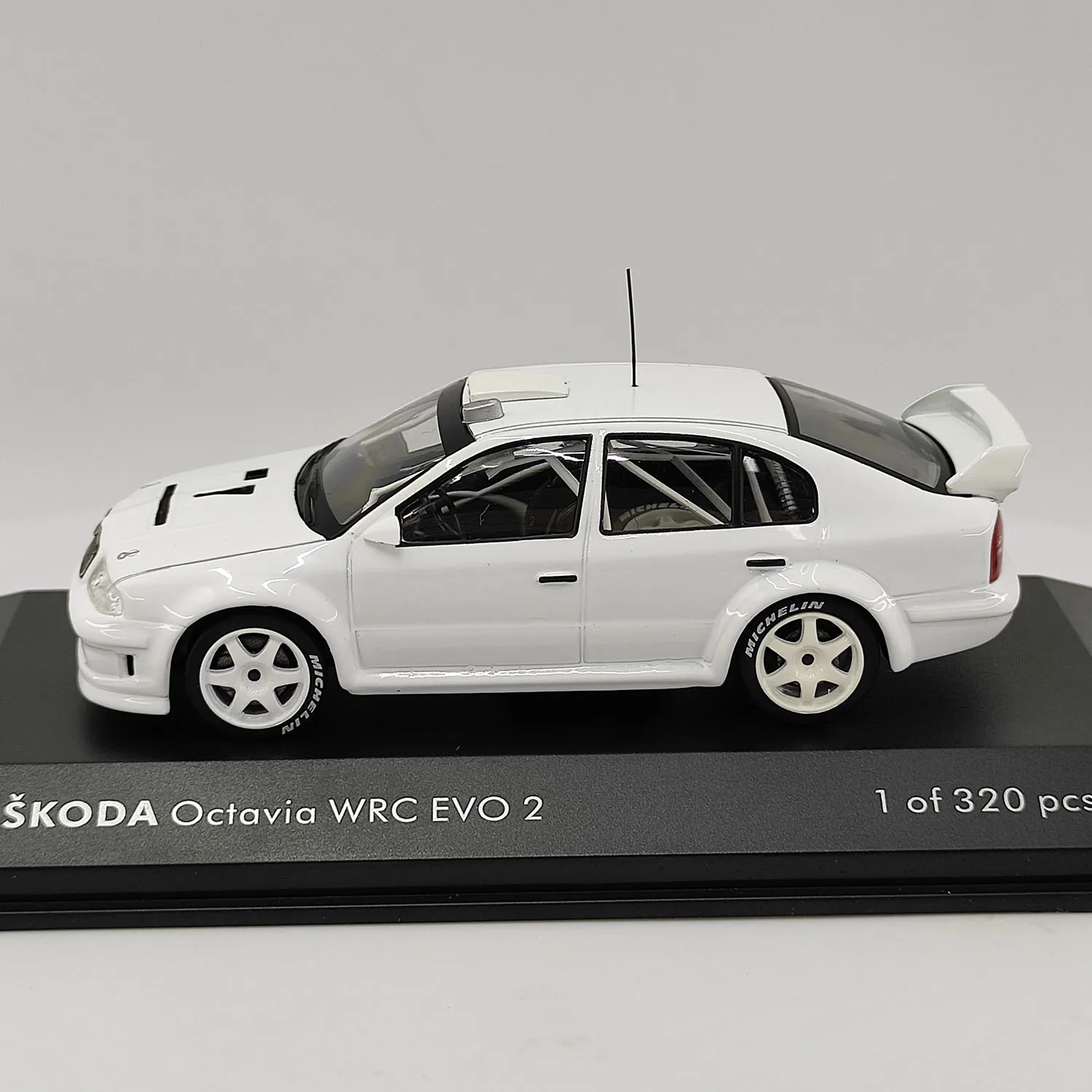 Diecast FOX18 1:43 Scale Skoda Octavia WRC EVO 2 White Alloy Car Model Collectible Toy Gift Souvenir Display Ornament