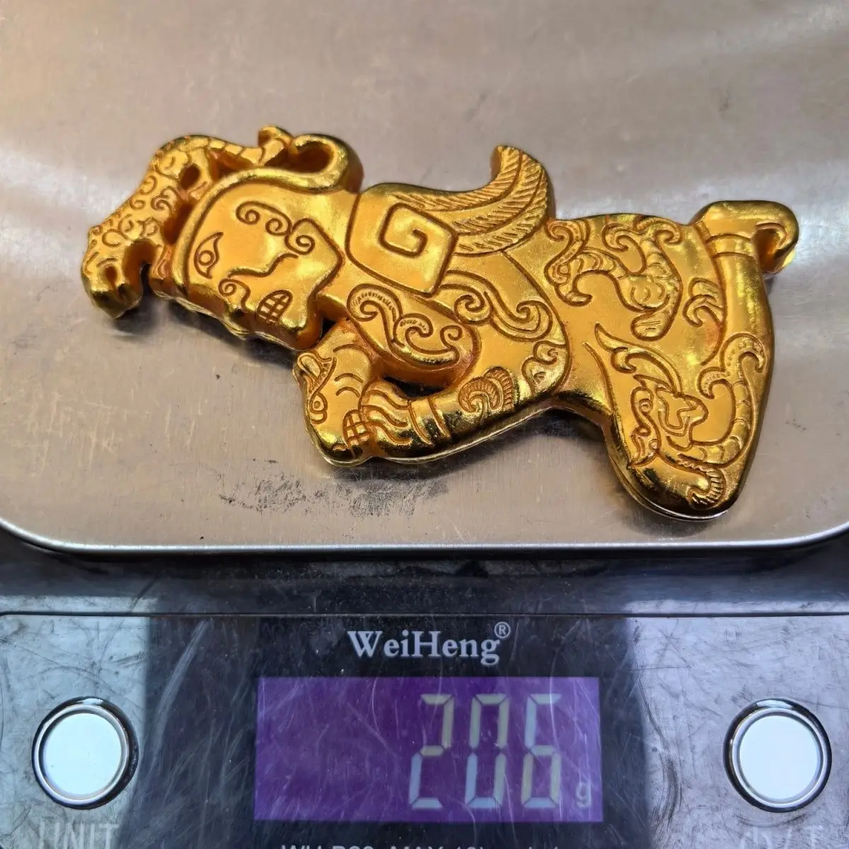 

Golden man soldier symbol ornament study ruler ornament creative ornament handicraft