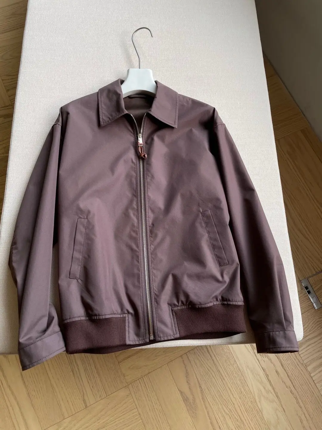 

Новая женская спортивная куртка весна-осень 2026: винтажный бомбер, повседневный топ, легко сочетается