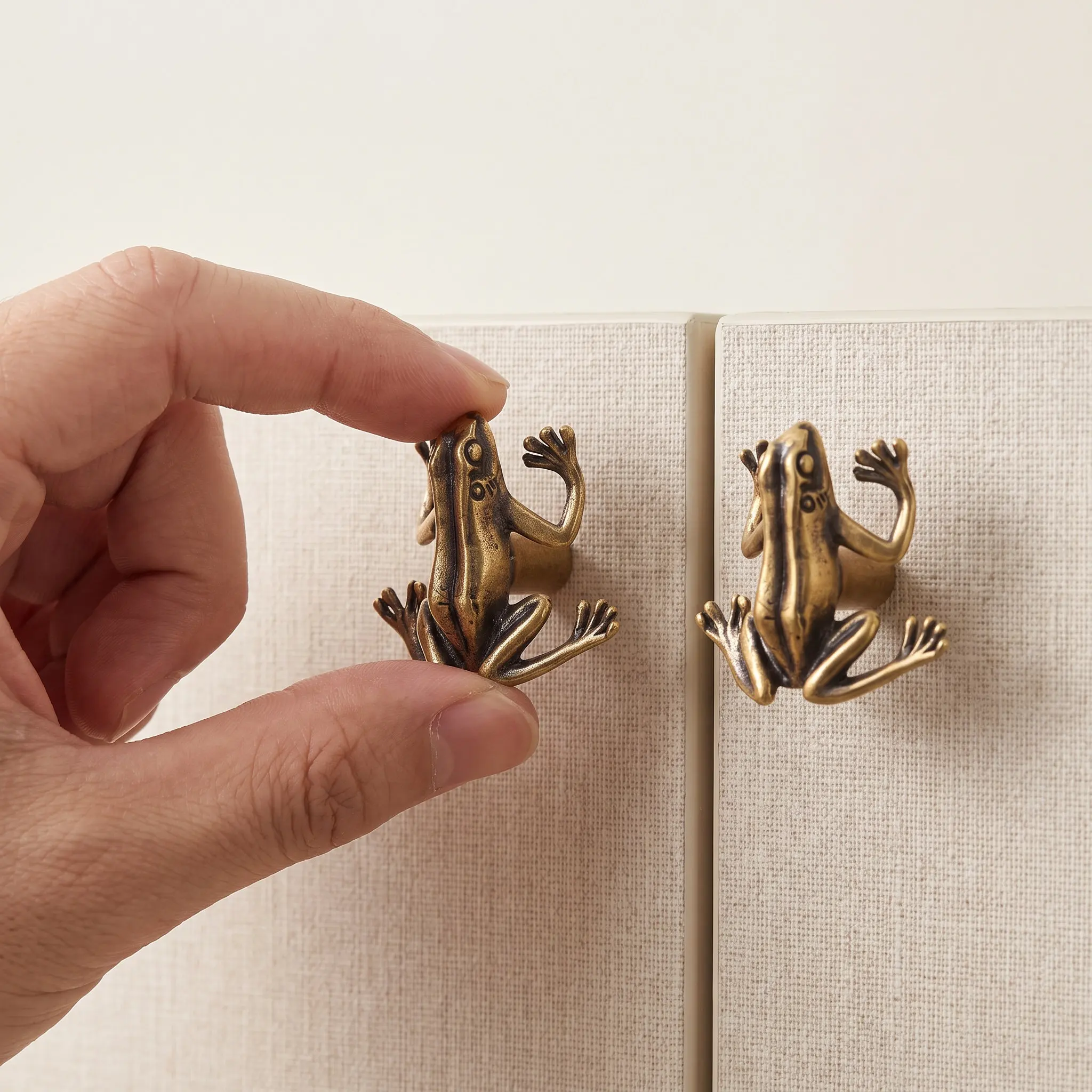 2 Pcs Brass Knobs for Drawers Handle Frog Furniture Handles Animal Cabinet Pull