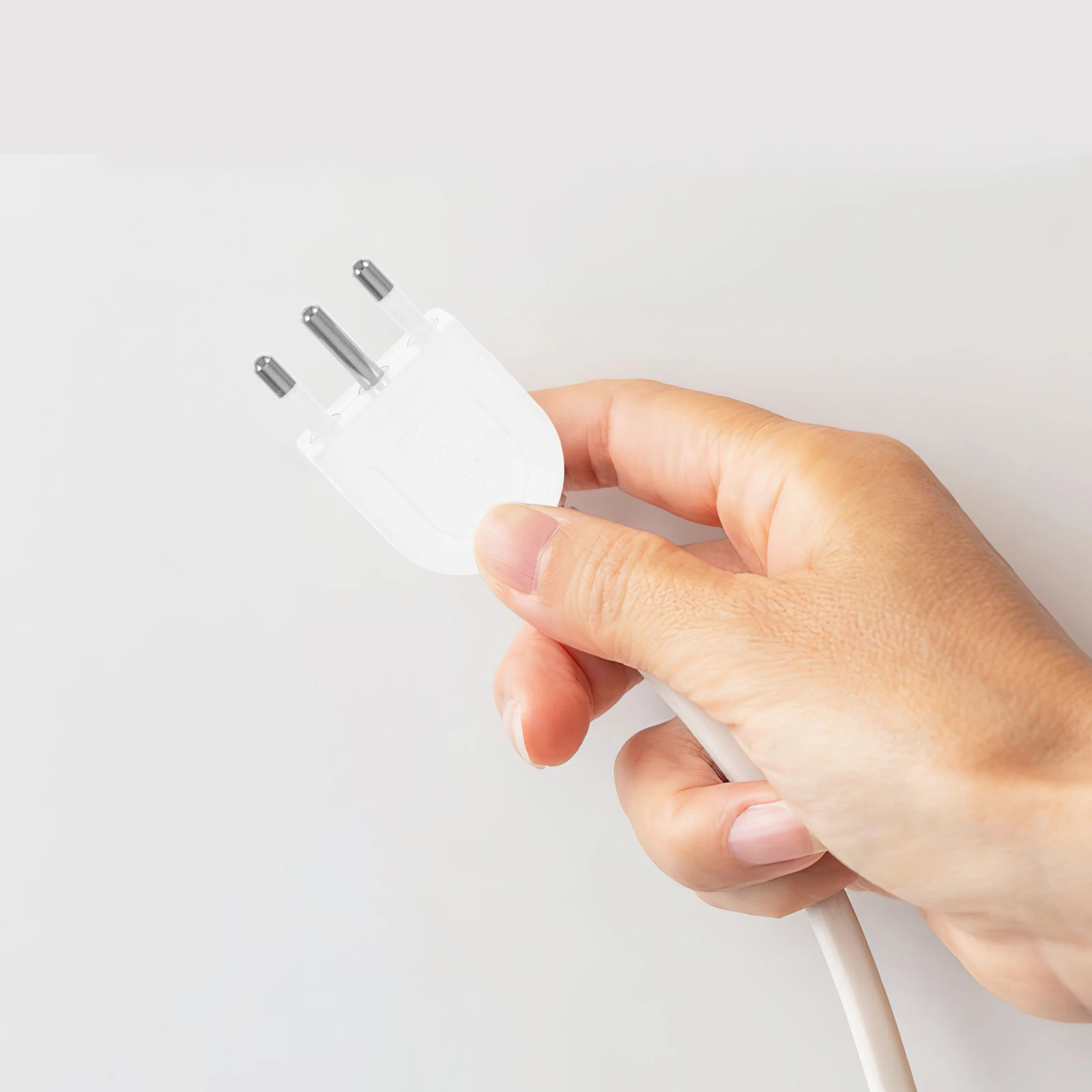 محول القابس الإيطالي مخرج طاقة 3 دبابيس مستديرة قابلة للفصل 16A البلاستيك ذكر الأرض الشق استبدال إيطاليا القياسية آمنة