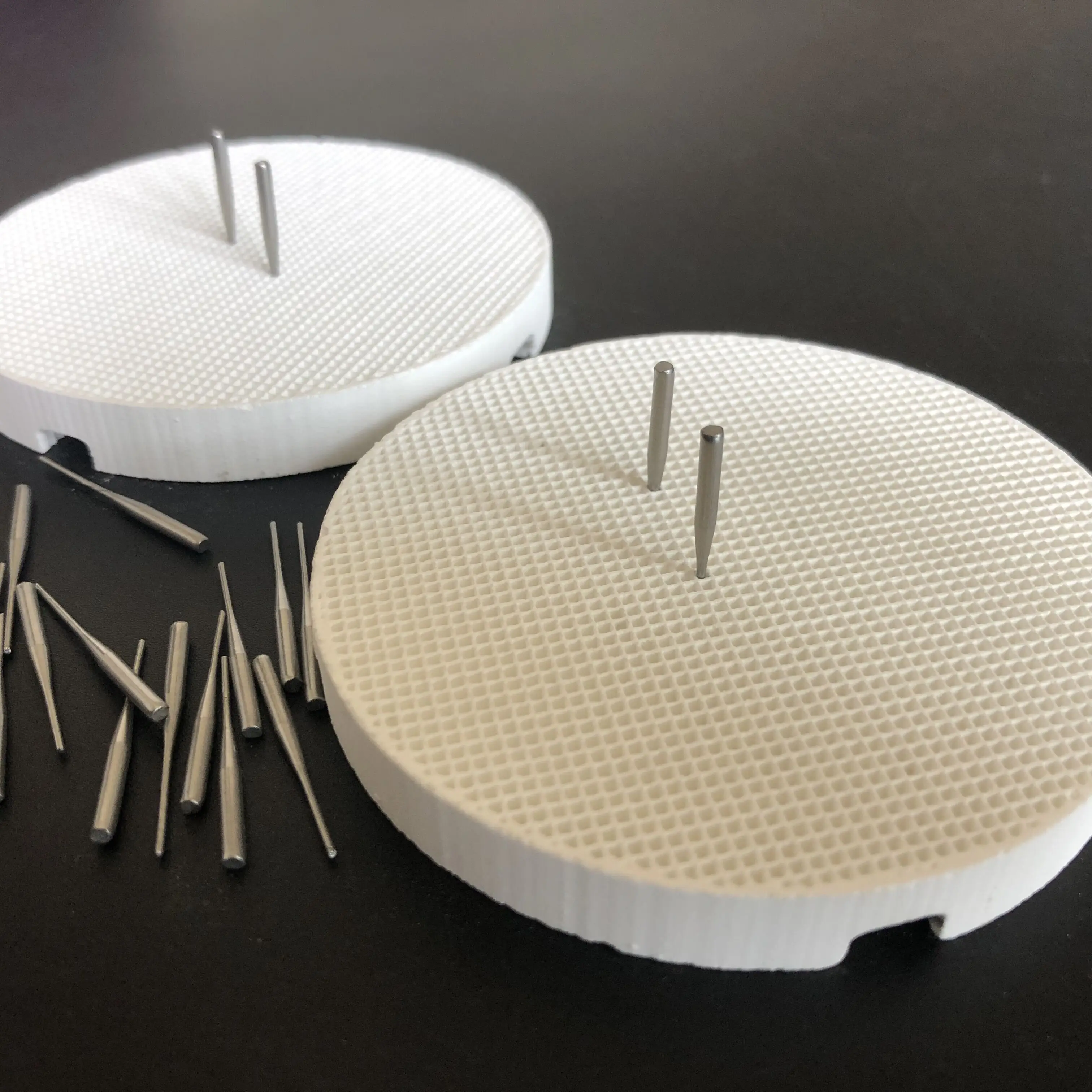 2 Dental Lab Honeycomb Firing Trays with 20 Zirconia Pins