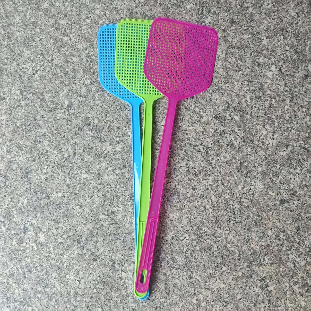 Plastic home fly swatter, manual pest control swatter, suitable for home yards, apartments, and dormitories
