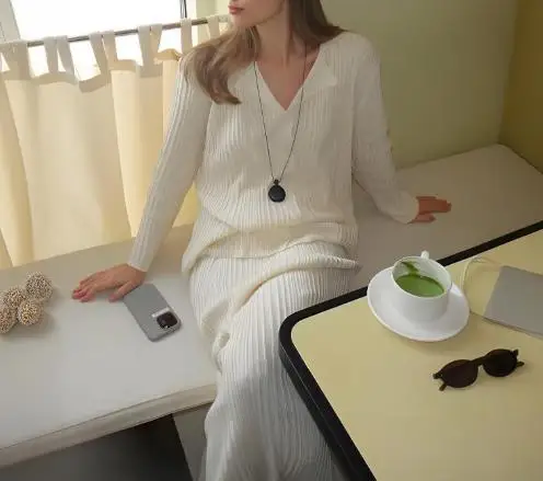 Ensemble haut à manches longues et jupe longue pour femmes, couleur unie, moulant les hanches, tenue élégante et décontractée, automne 2025