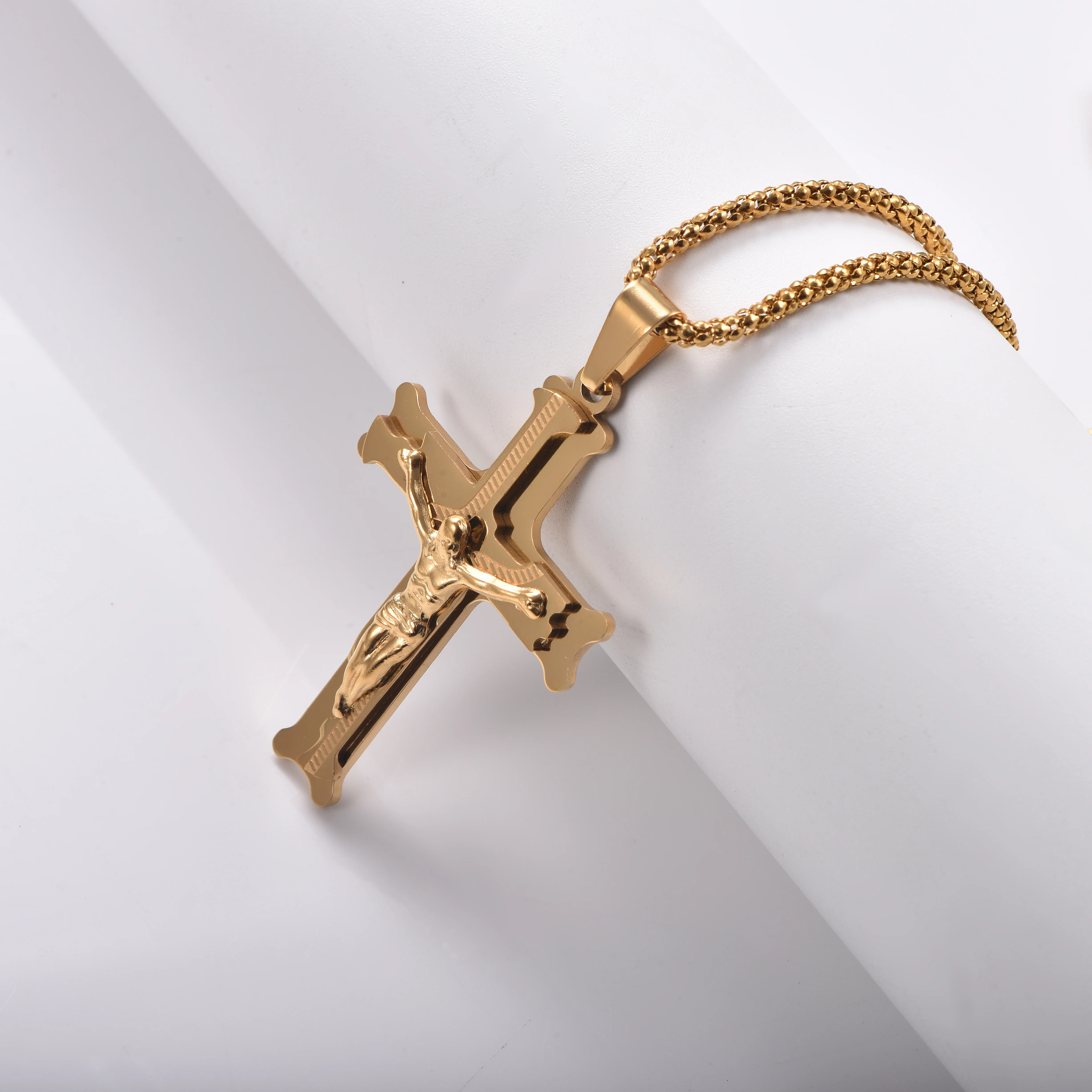 Edelstahl-Jesus-Kruzifix-Kreuzanhänger in 2 Größen, vergoldeter religiöser Kreuzanhänger, christlicher Glaubensschmuck, Geschenk – Detail 6