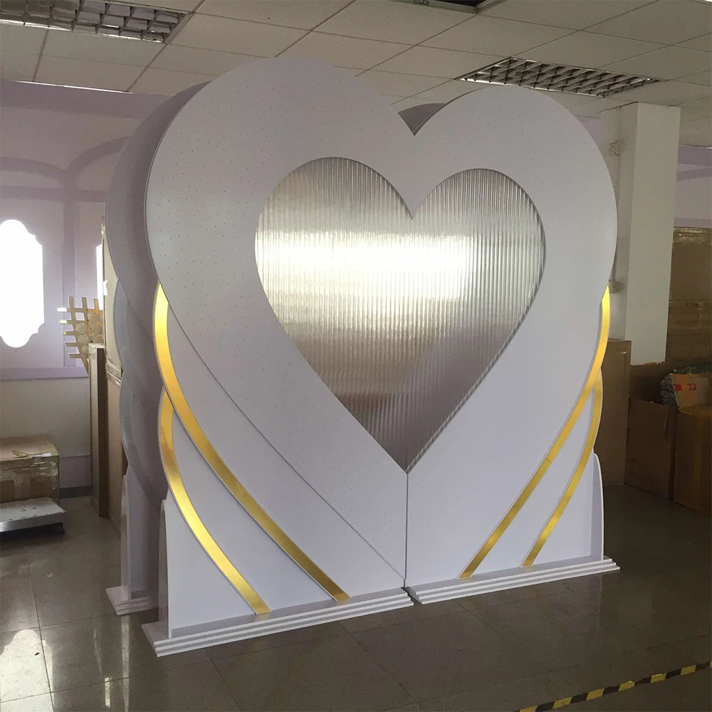 FSDKX Wedding Clear Acrylic Heart-Shaped Golden Acrylic Backdrop Stand Used For Wedding Event Stage Decoration