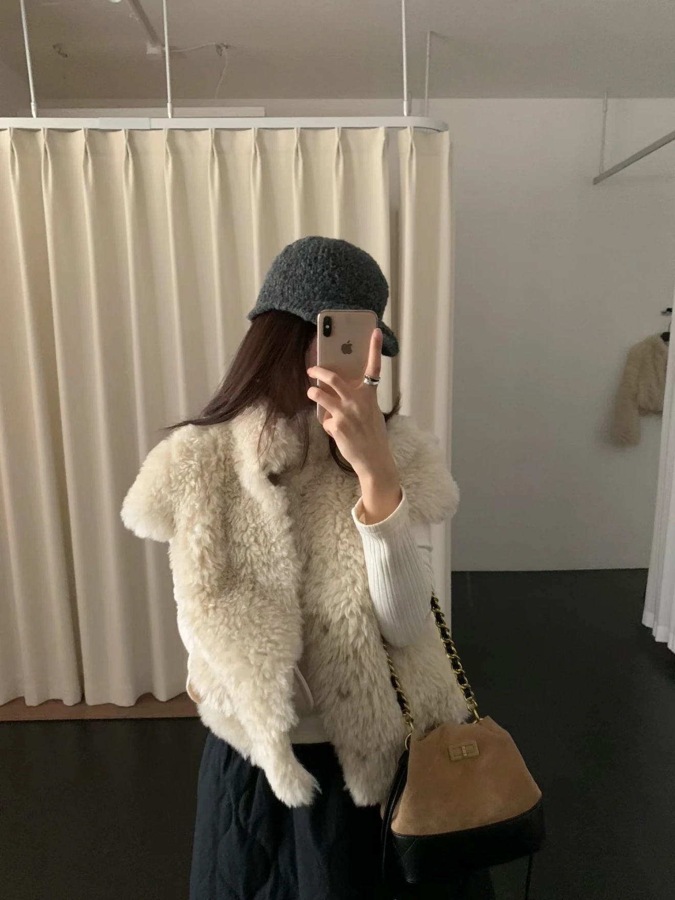 Lamb Fur Vest Women's Autumn Winter New Style Eco-friendly Fur Coat Fluffy Cowl Neck Coat Standard Fit Single Button Closure