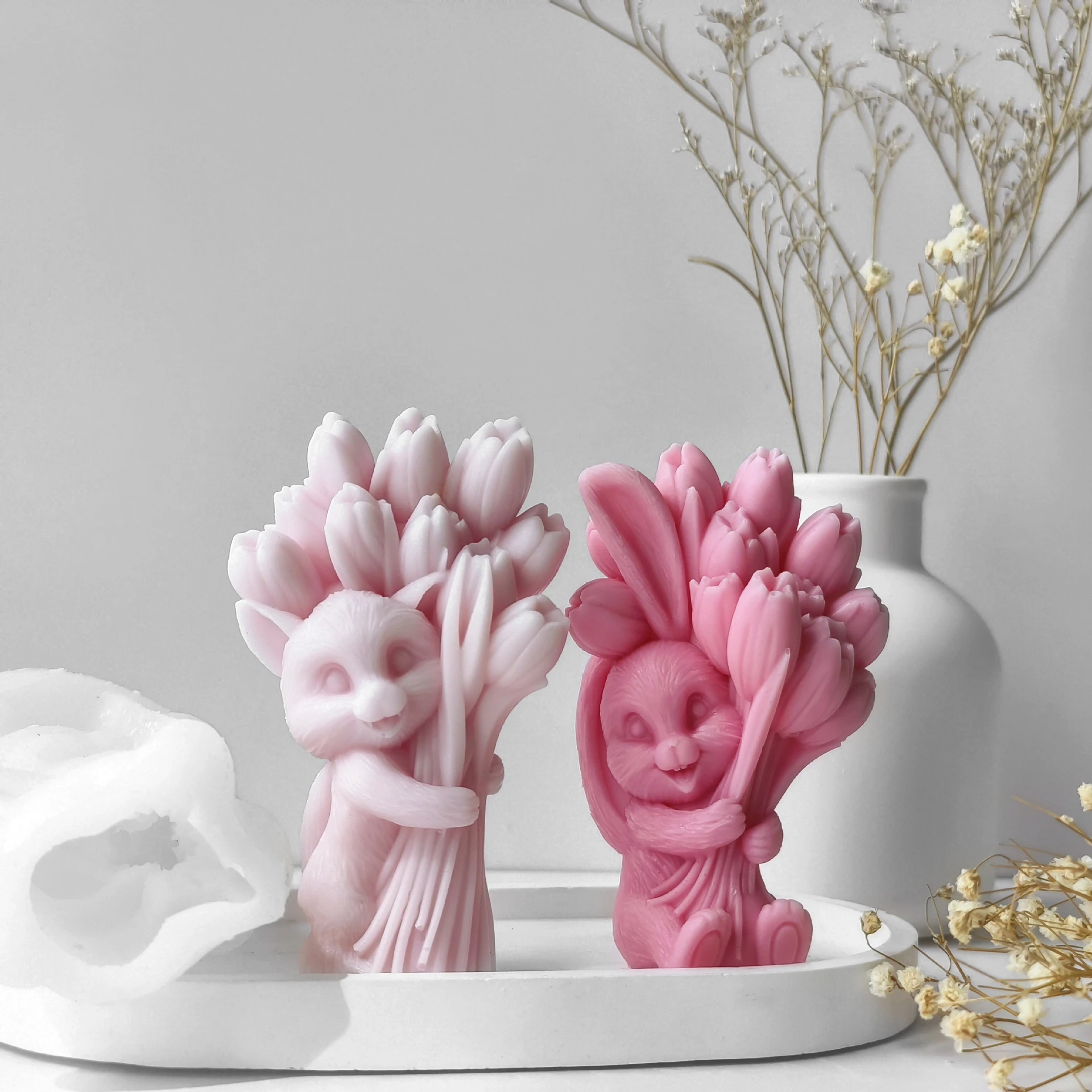 

Rabbit Holding Tulip Bouquet Silicone Mold DIY Aromatherapy Candle 3D Animal Plaster Figurine Flower Craft Mold Creative Decor
