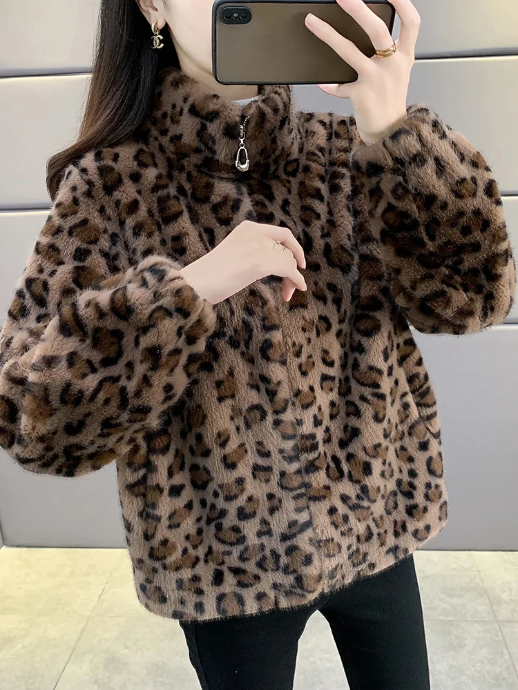 เสื้อโค้ทขนเฟอร์เทียมลายเสือดาวสุดฮิตสำหรับผู้หญิง ฤดูหนาว 2025  คอปกขนเฟอร์  ผิวสัมผัสเหมือนหนังแท้