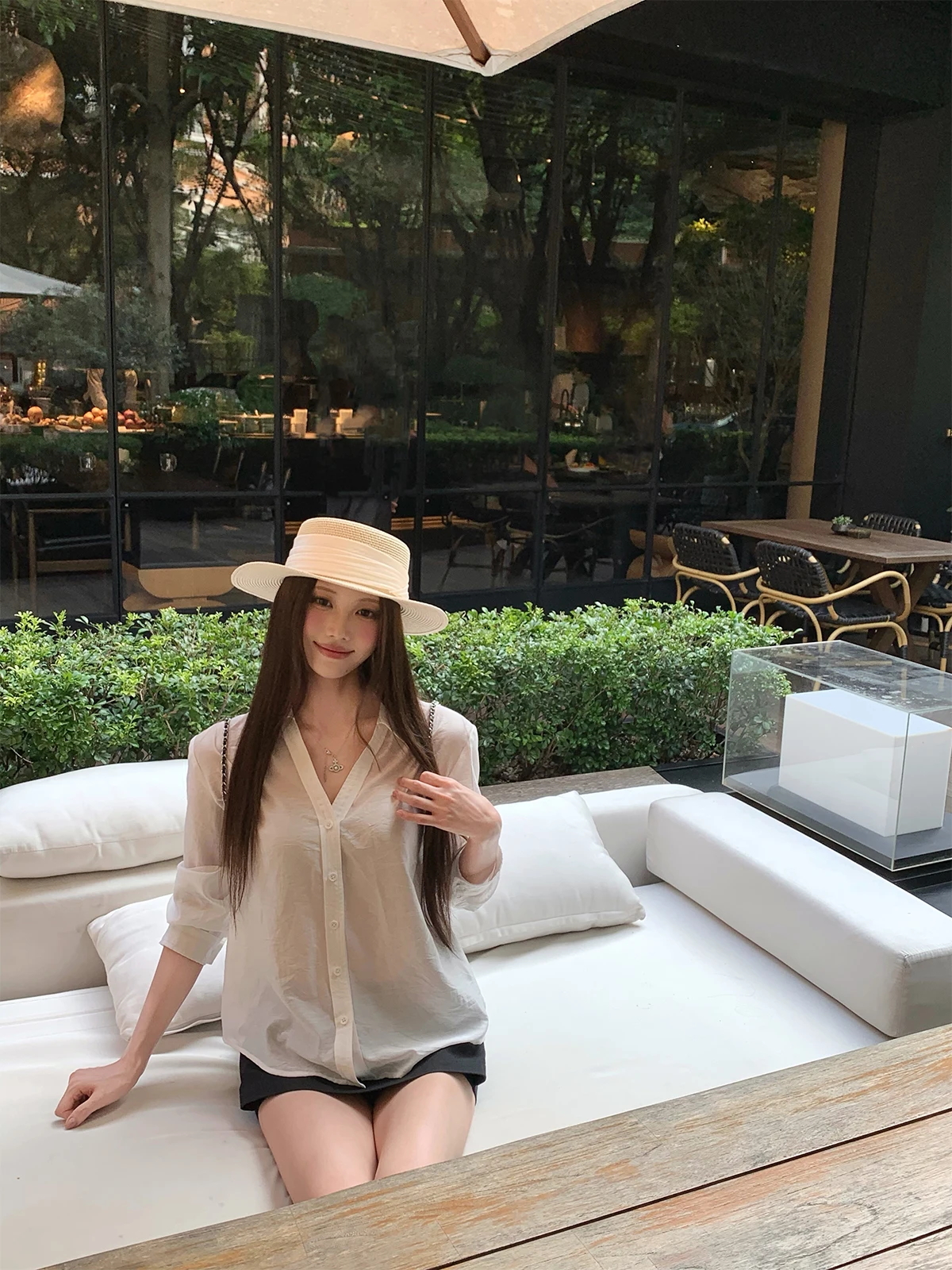 

Белая женская летняя рубашка свободного кроя с длинным рукавом, тонкая, с защитой от солнца, удобная, дышащая, из полиэфирного волокна, с V-образным вырезом и пуговицами...