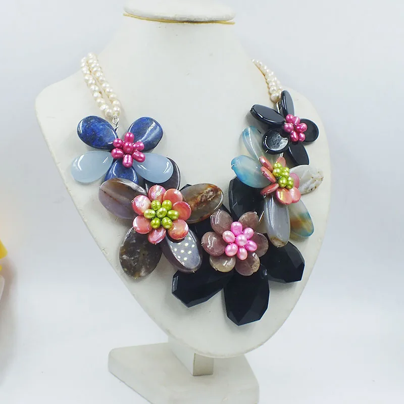 

New !!! It's beautiful ! Natural Brazil, Indian semi-precious stone. handmade, made flower necklace 20"