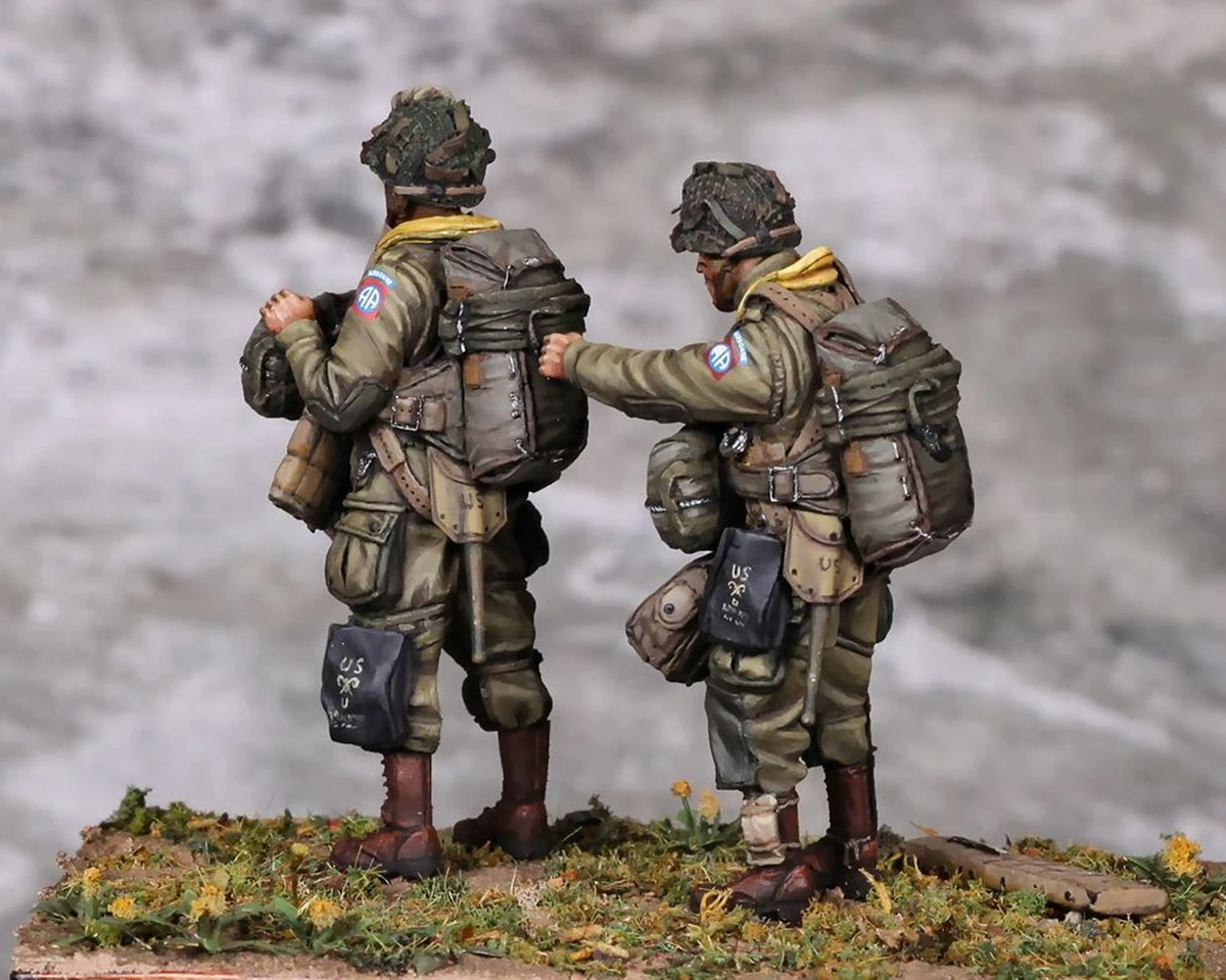 1/35 Resin Figure Unpainted Model Kit, World War II American Paratrooper, Unassembled and unpainted GK,