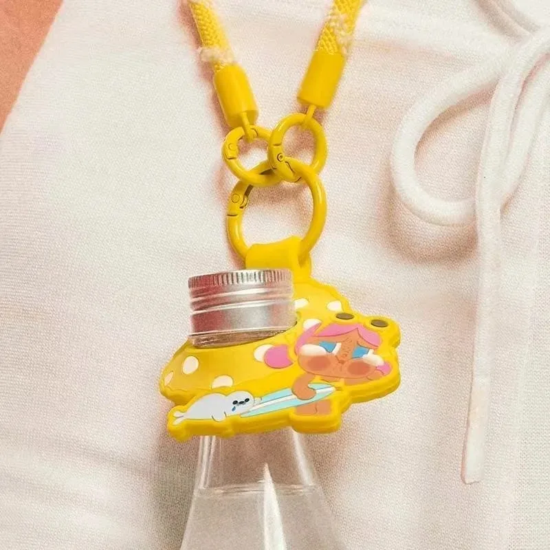 

POPMART оригинальный продукт Crybaby Vacation Mode на серии, глухая коробка с длинным ремешком, милый и изысканный подарок на день рождения