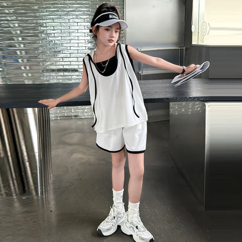 طقم سترة صيفي بغطاء للرأس للفتيات طقم سترة رياضي بدون أكمام مكون من قطعتين