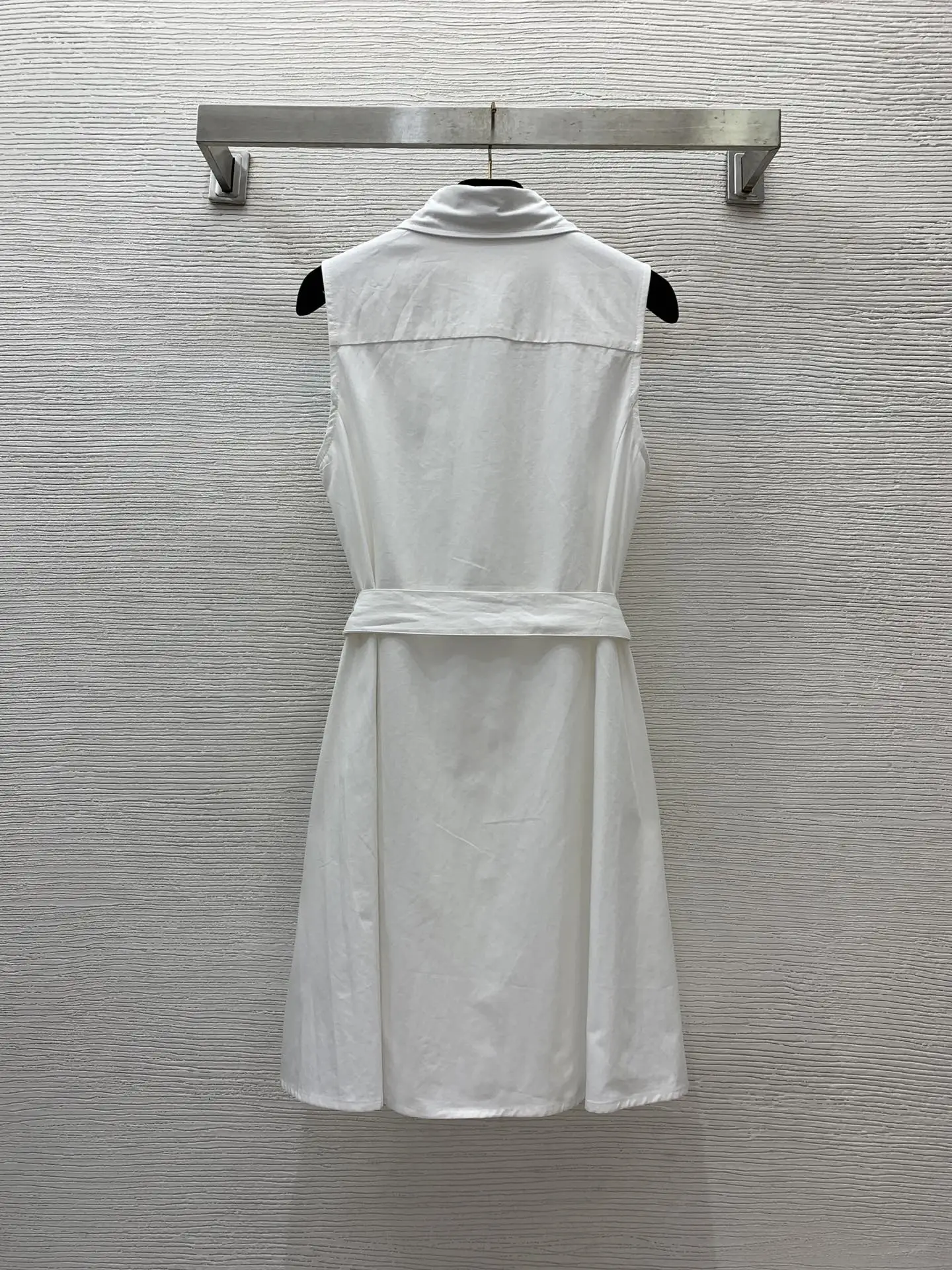 

High quality new white moonlight first love small white dress with belt, front row buckle Polo collar slim fit sleeveless dress