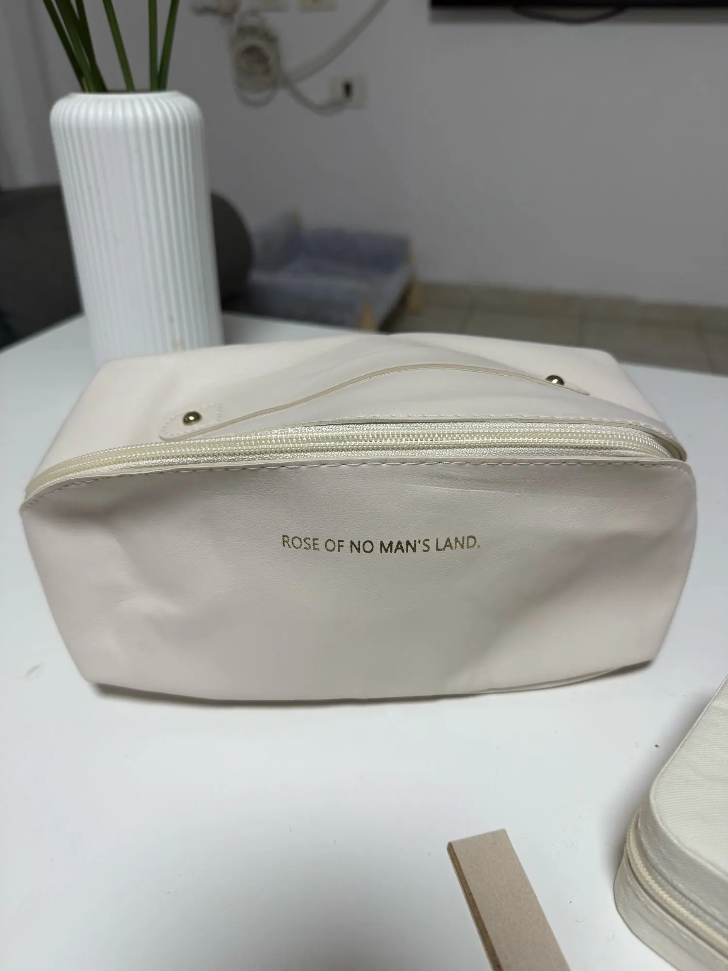 حافظة واقية لسماعات الأذن جديدة تمامًا لعام 2025، تتميز بغطاء متين مما يطول عمر سماعات الأذن