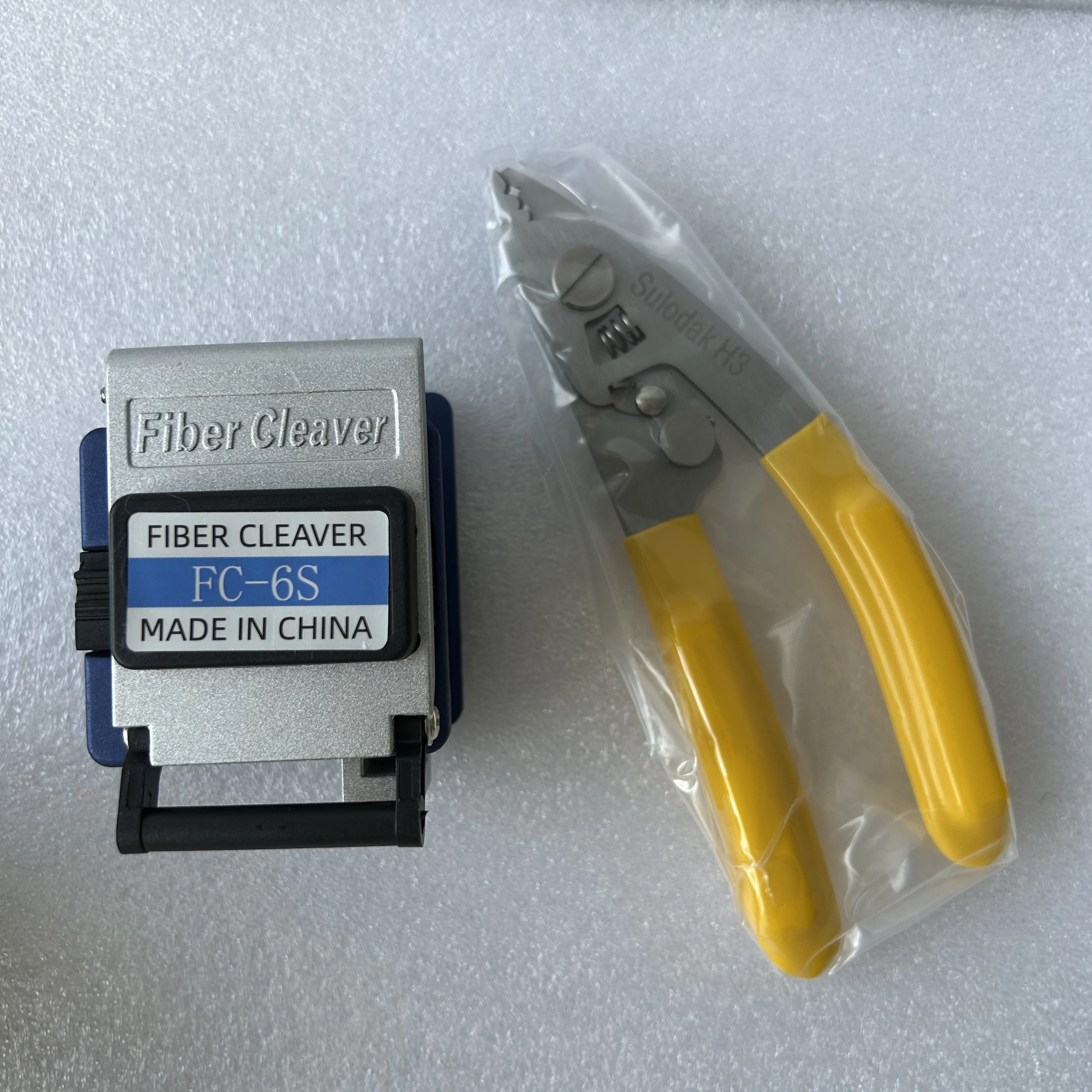 

FTTH Fiber Optic Tool kit 2 In1 FC-6S Cleaver And Stainless Steel Three-port Stripper FTTH Optical Fiber Cable Cutting Tools